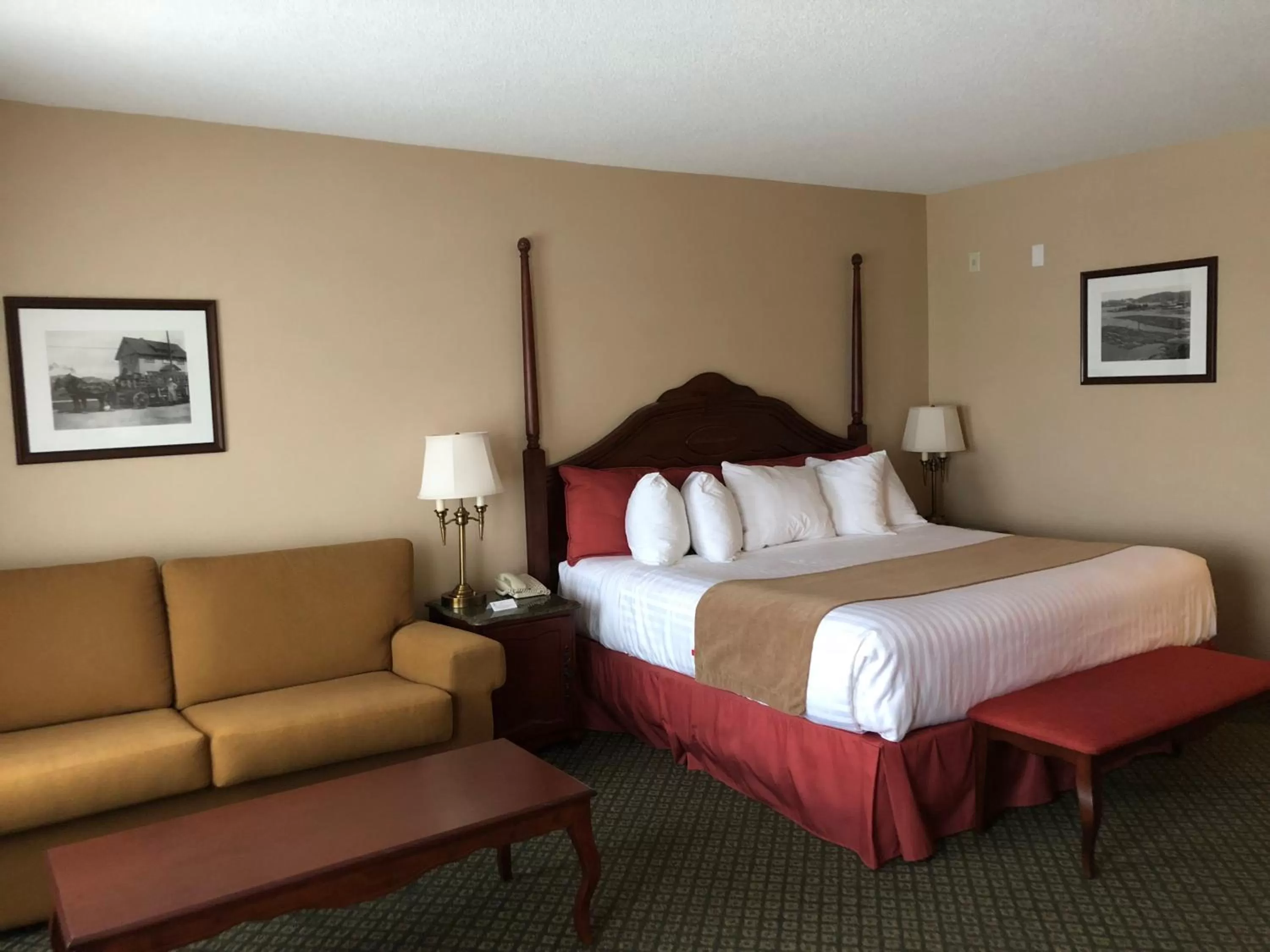 King Room - Mobility Access/Non-Smoking in Chateau Saint John Trademark Collection by Wyndham