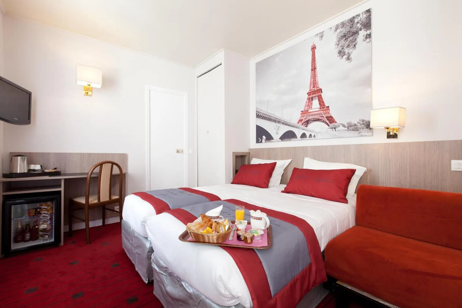 Twin Room in Saphir Grenelle