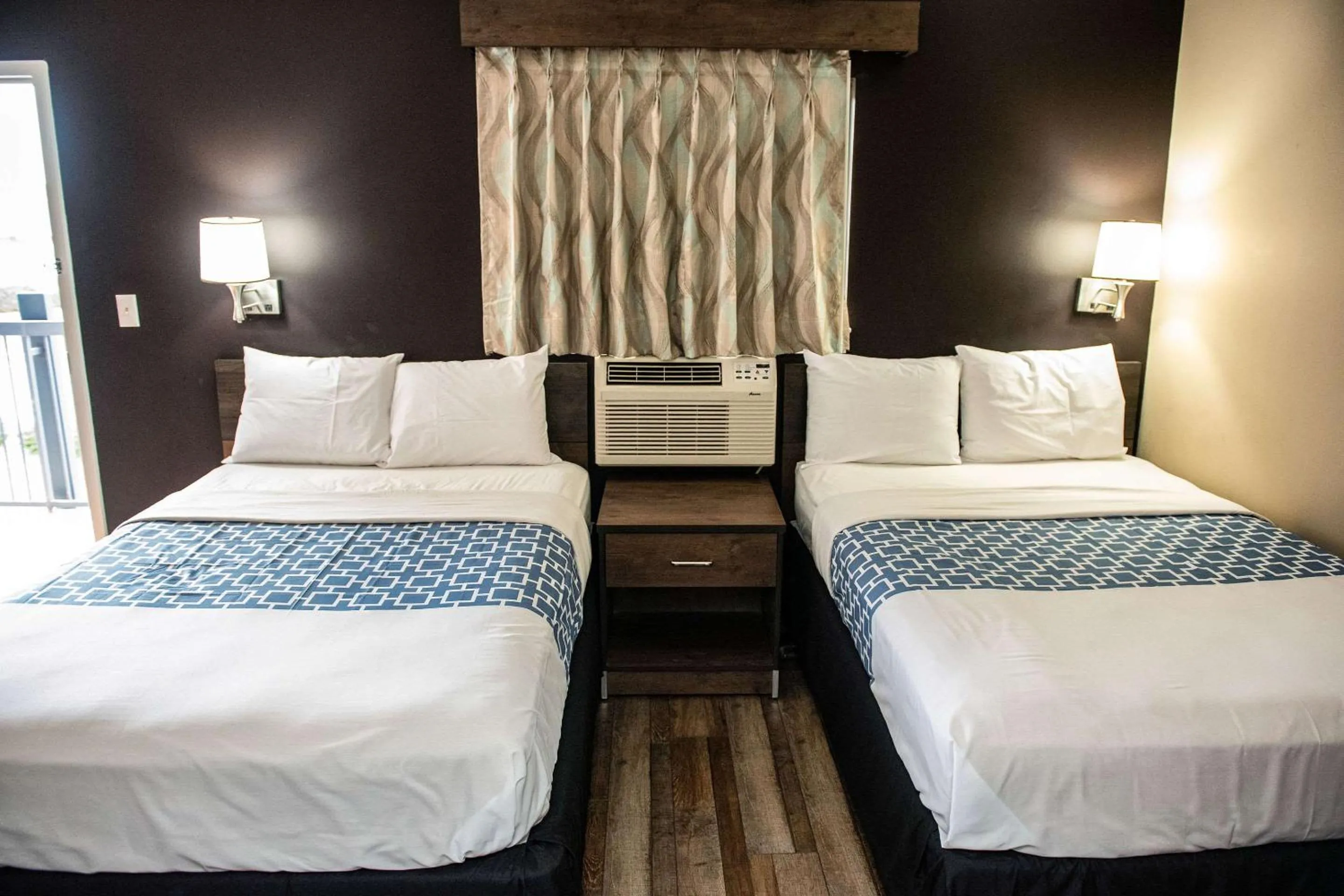  Queen Suite with Two Queen Beds - Non-Smoking in Suburban Studios Charlotte-Ballantyne