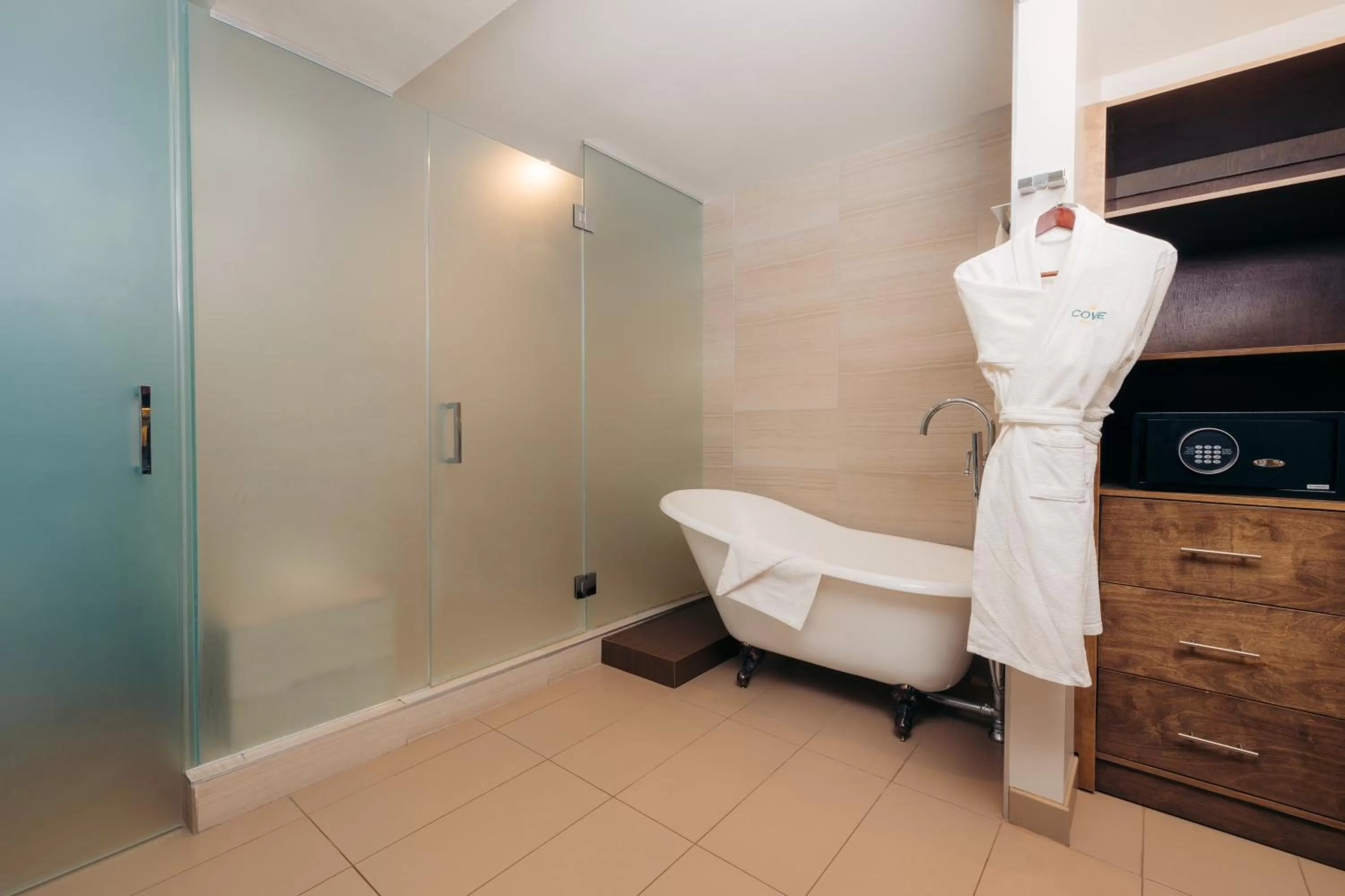 1 Bedroom Suite, 1 King Bed with Living and Dining Room, Non-Smoking in The Cove Hotel