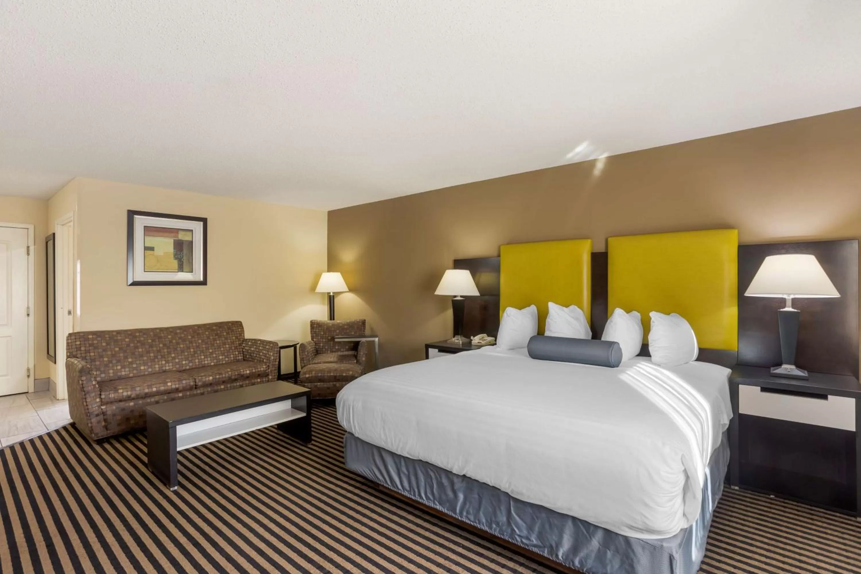 King Suite in Best Western Plus Searcy Inn