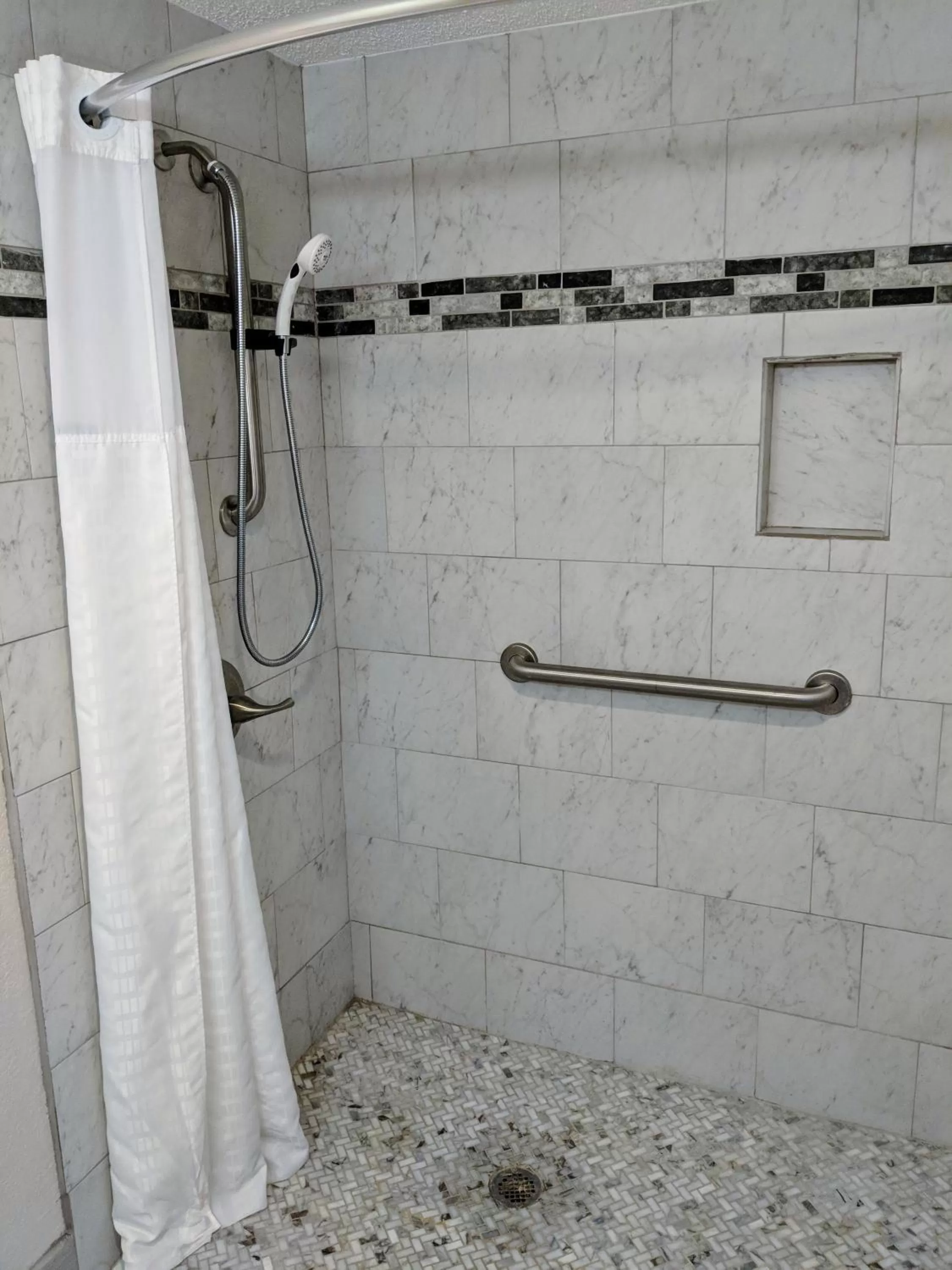 King Room - Disability Access/Non-Smoking in Super 8 by Wyndham Lake City