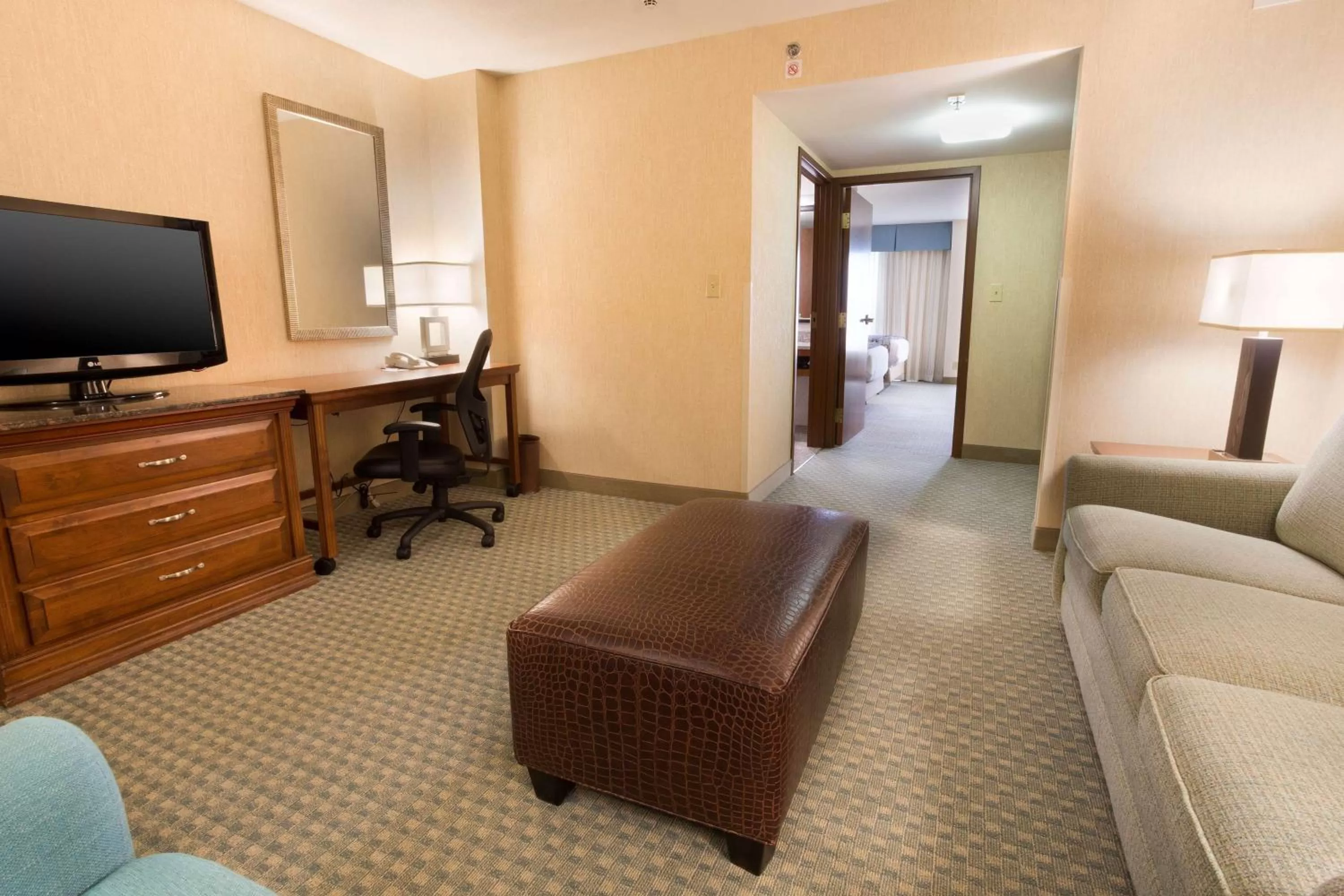 Superior Queen Suite with Sofa Bed - Accessible, Tub in Drury Inn & Suites Birmingham Lakeshore Drive