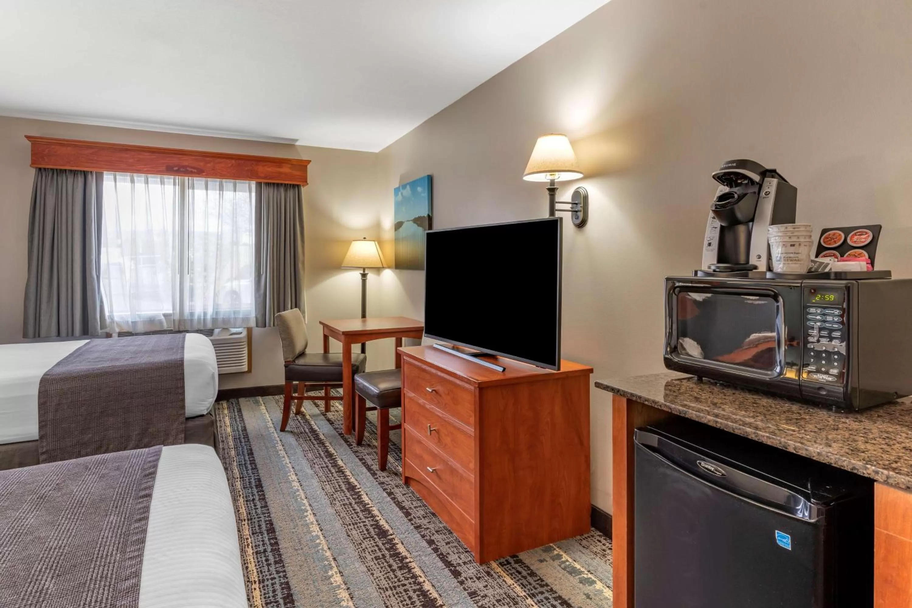 Queen Room with Two Queen Beds - Disability Access in Best Western Newberg Inn