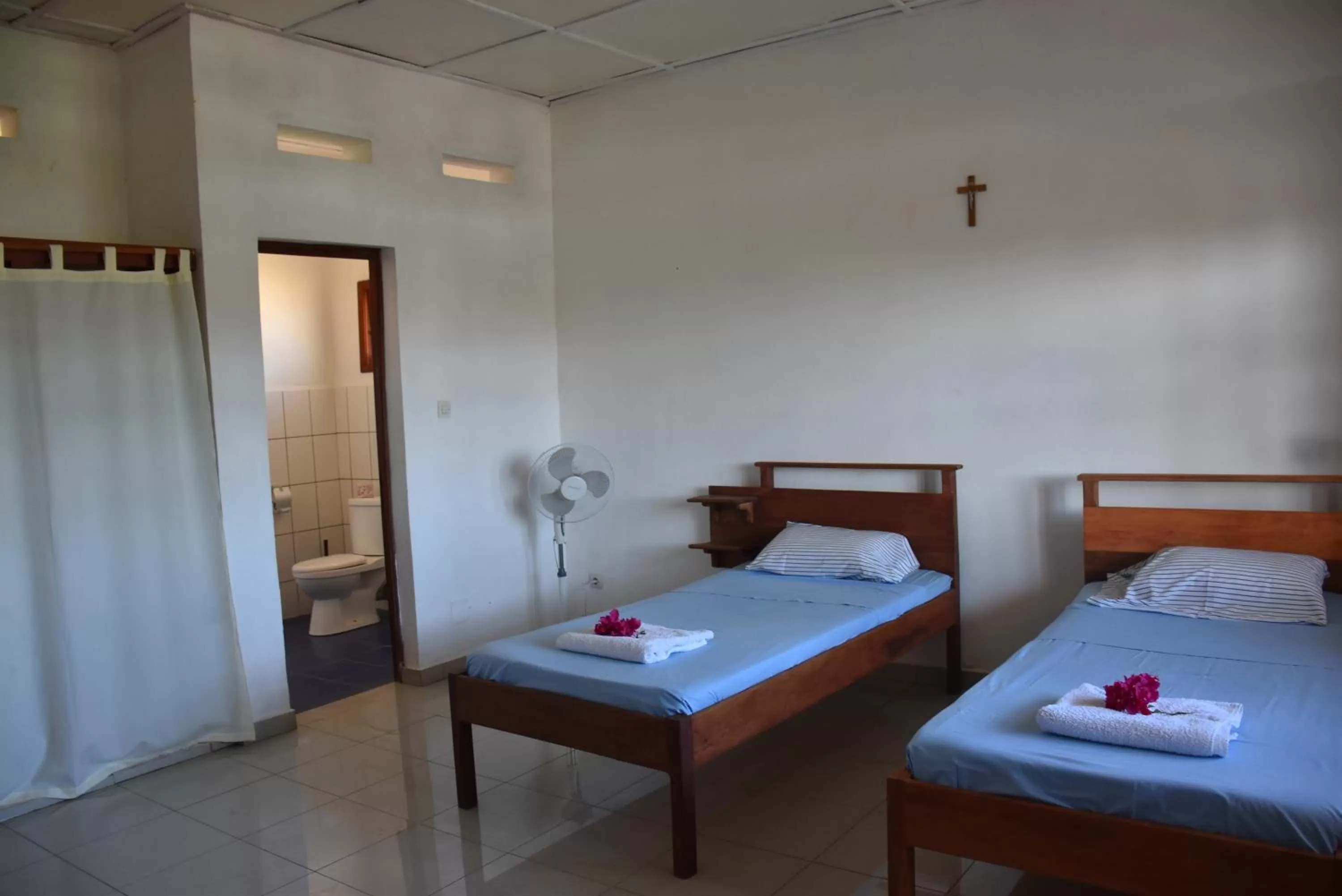 Double Room with Balcony in Centre Lucien Botovasoa