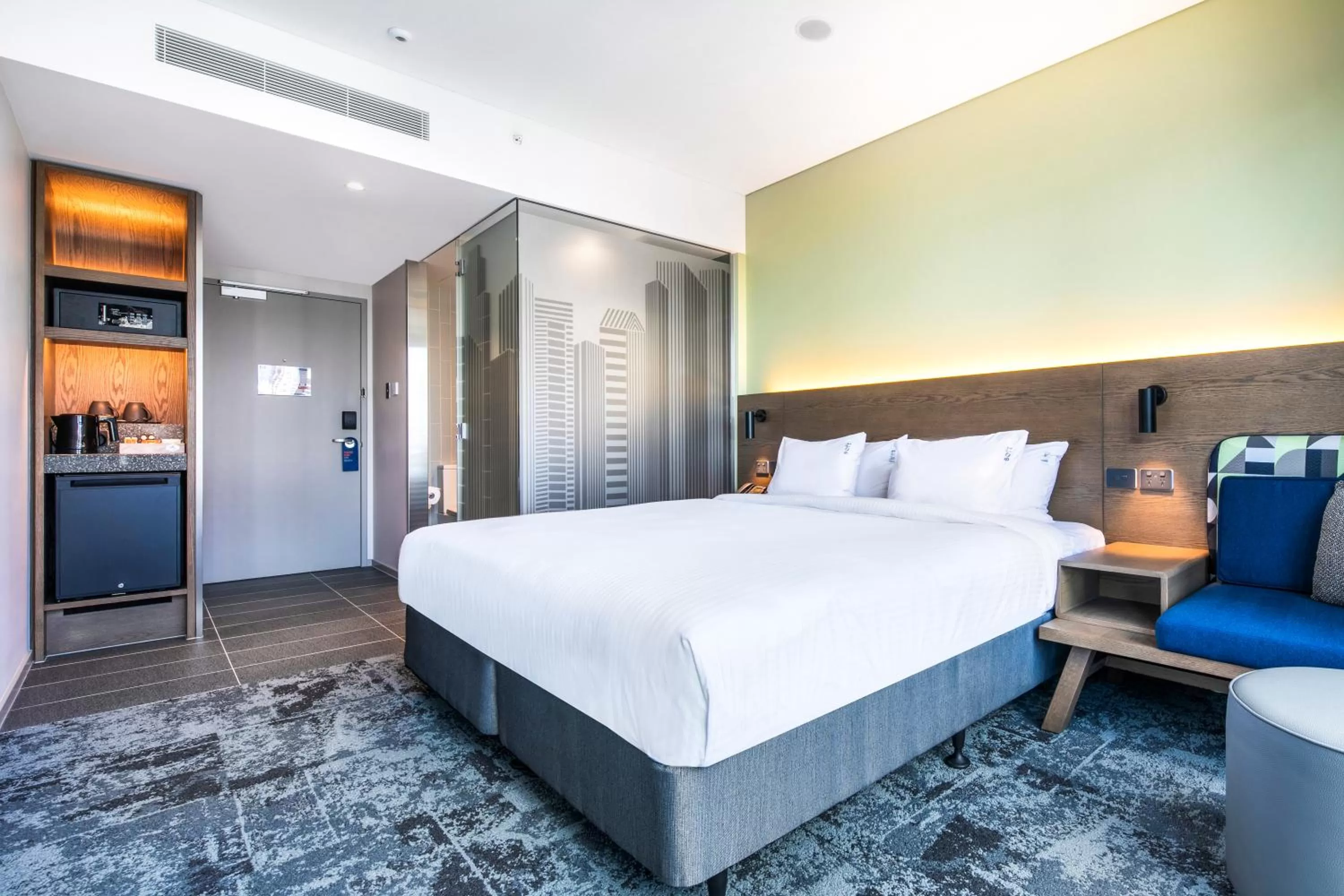 Standard King Room - High Floor/Free Breakfast in Holiday Inn Express Melbourne Little Collins by IHG