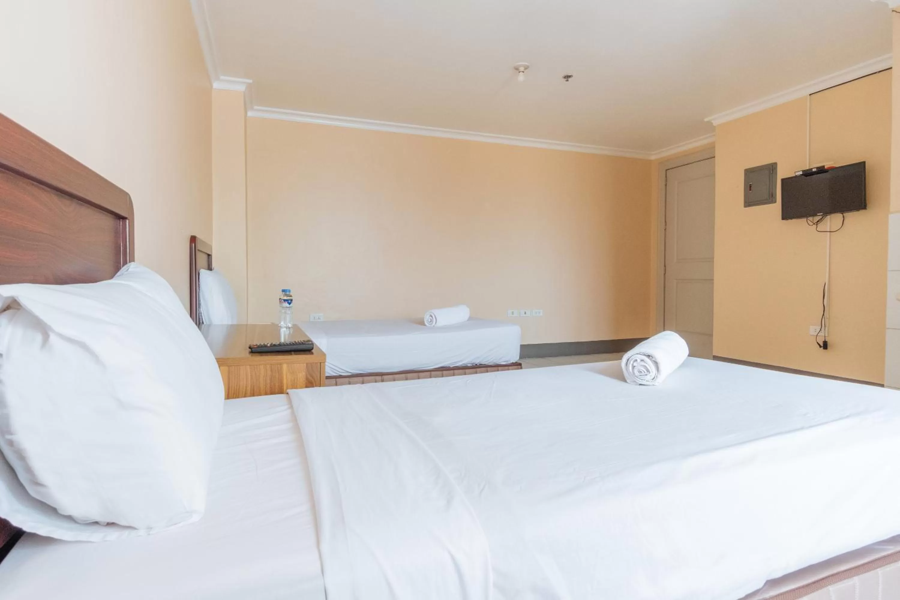 Deluxe Twin Room in Dechmark Hotel