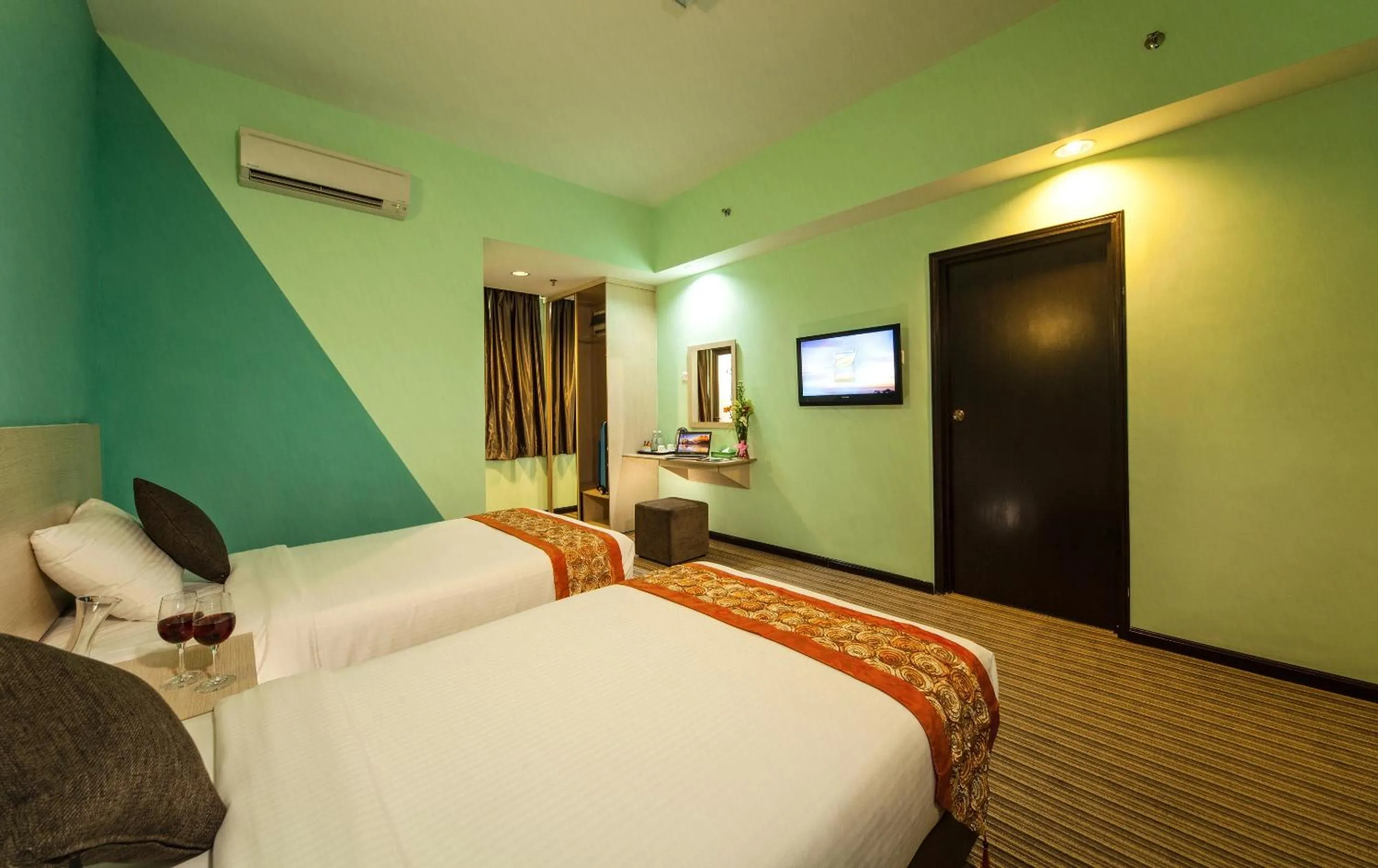 Standard Twin Room in Thy Executive Hotel