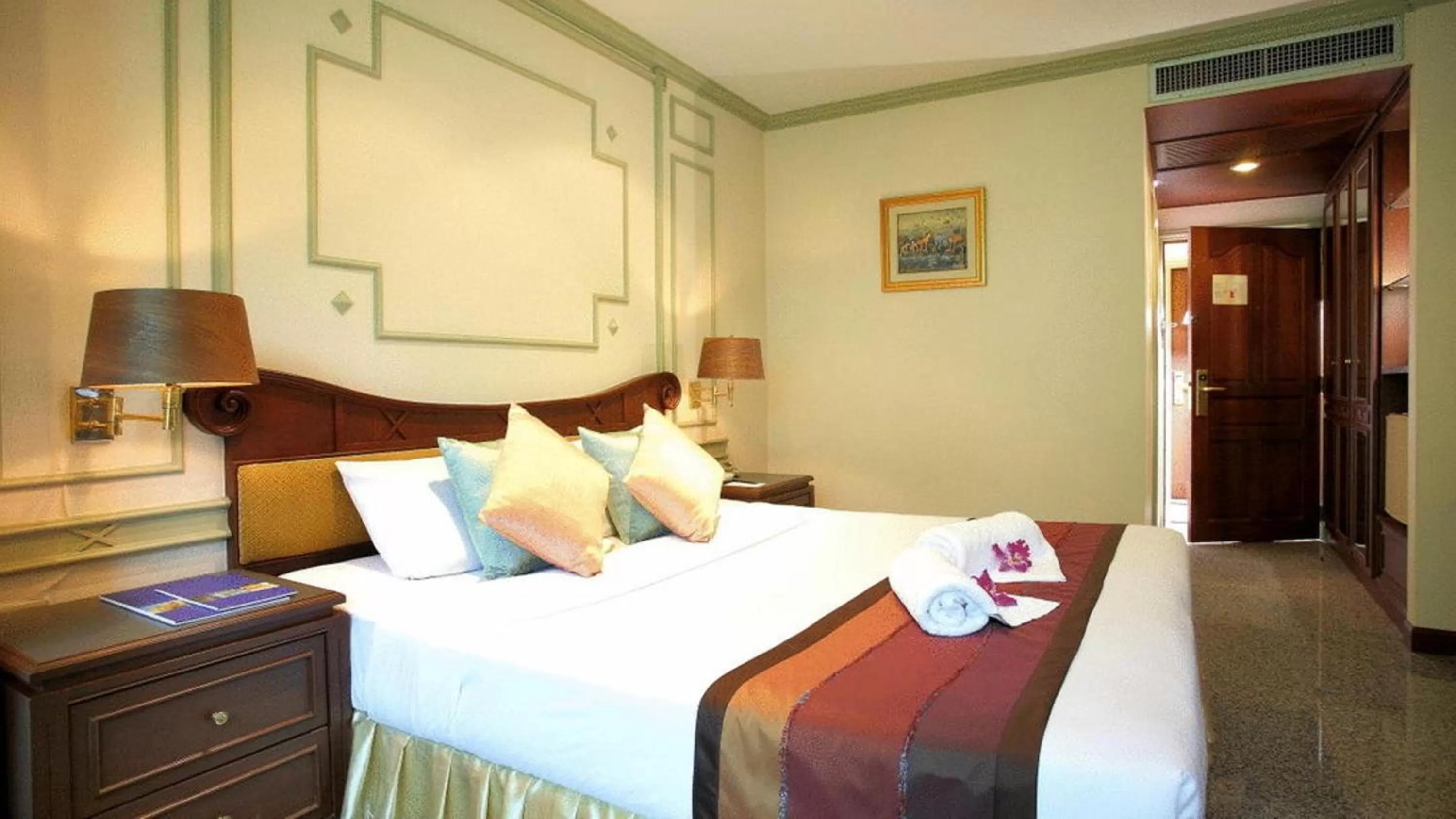 Superior Double Room in Majestic Suites Hotel