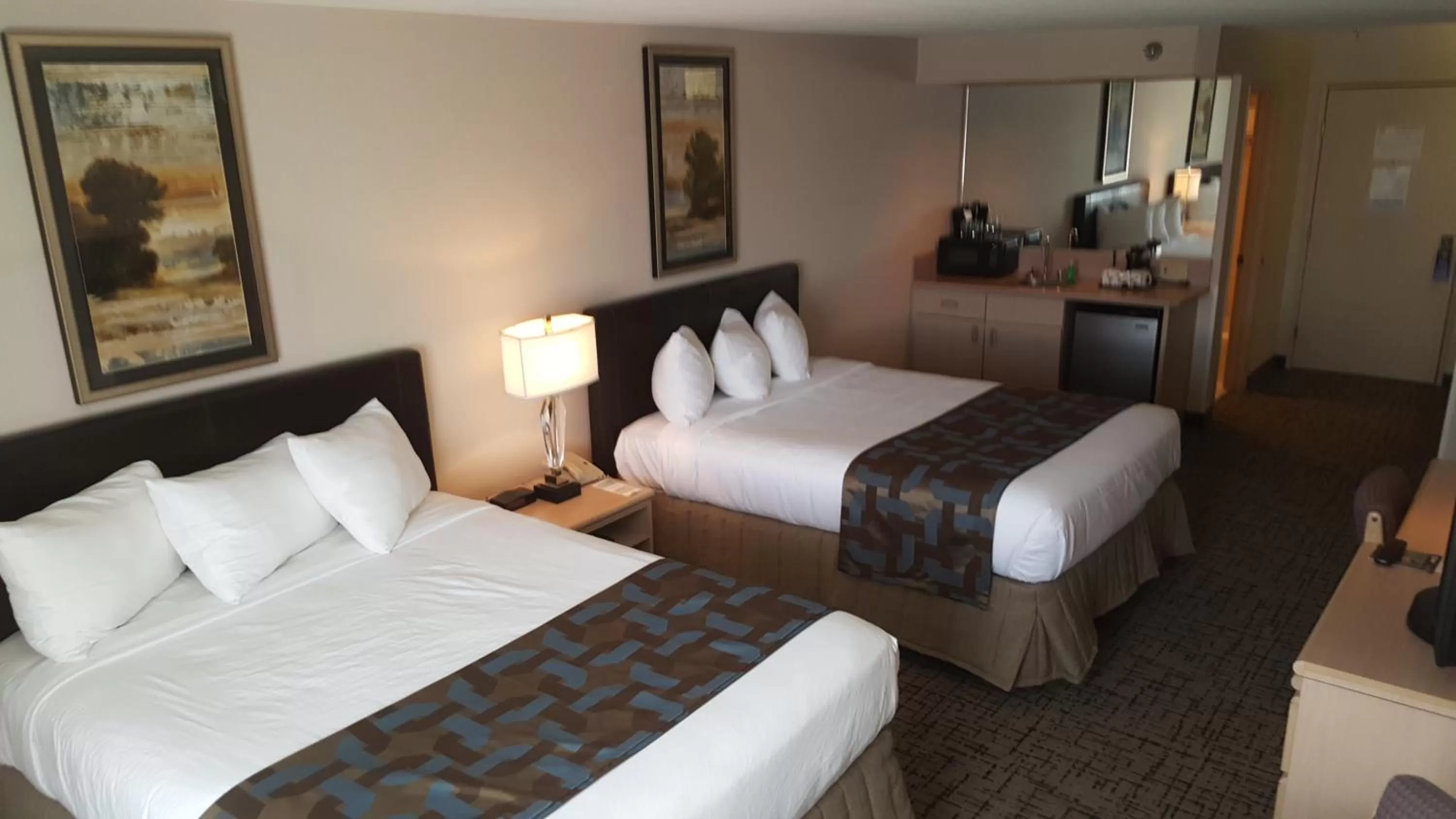 Queen Room with Two Queen Beds in Shilo Inn Elko