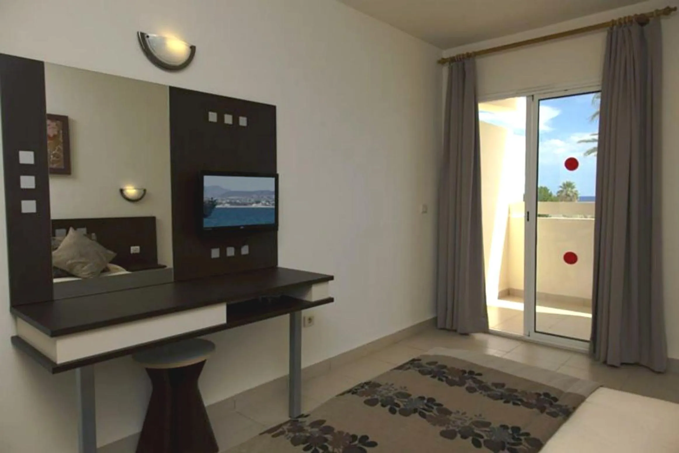 Standard Twin Room with Sea View in Dar Khayam