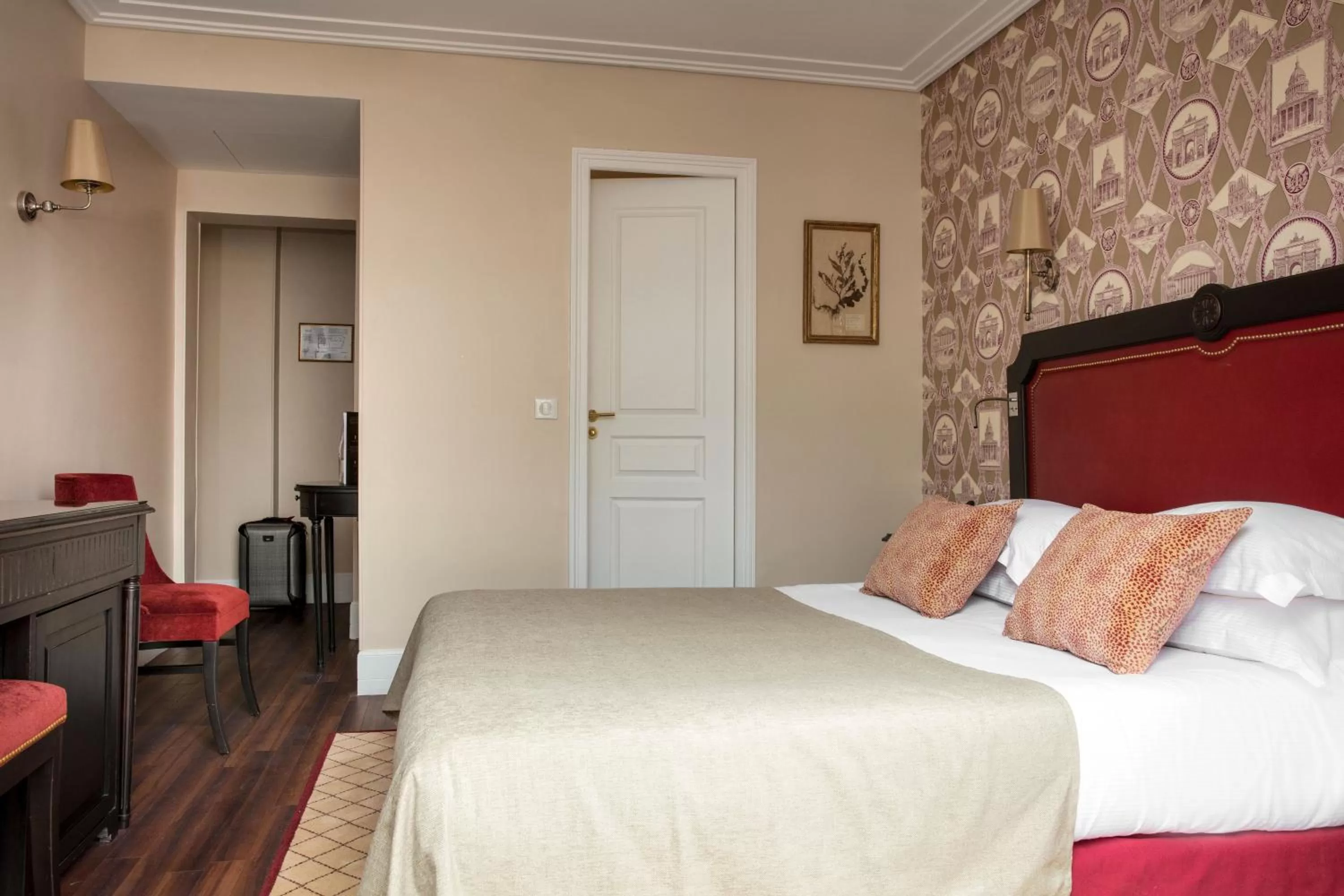 2 Connecting Rooms in Hôtel Serotel Lutèce