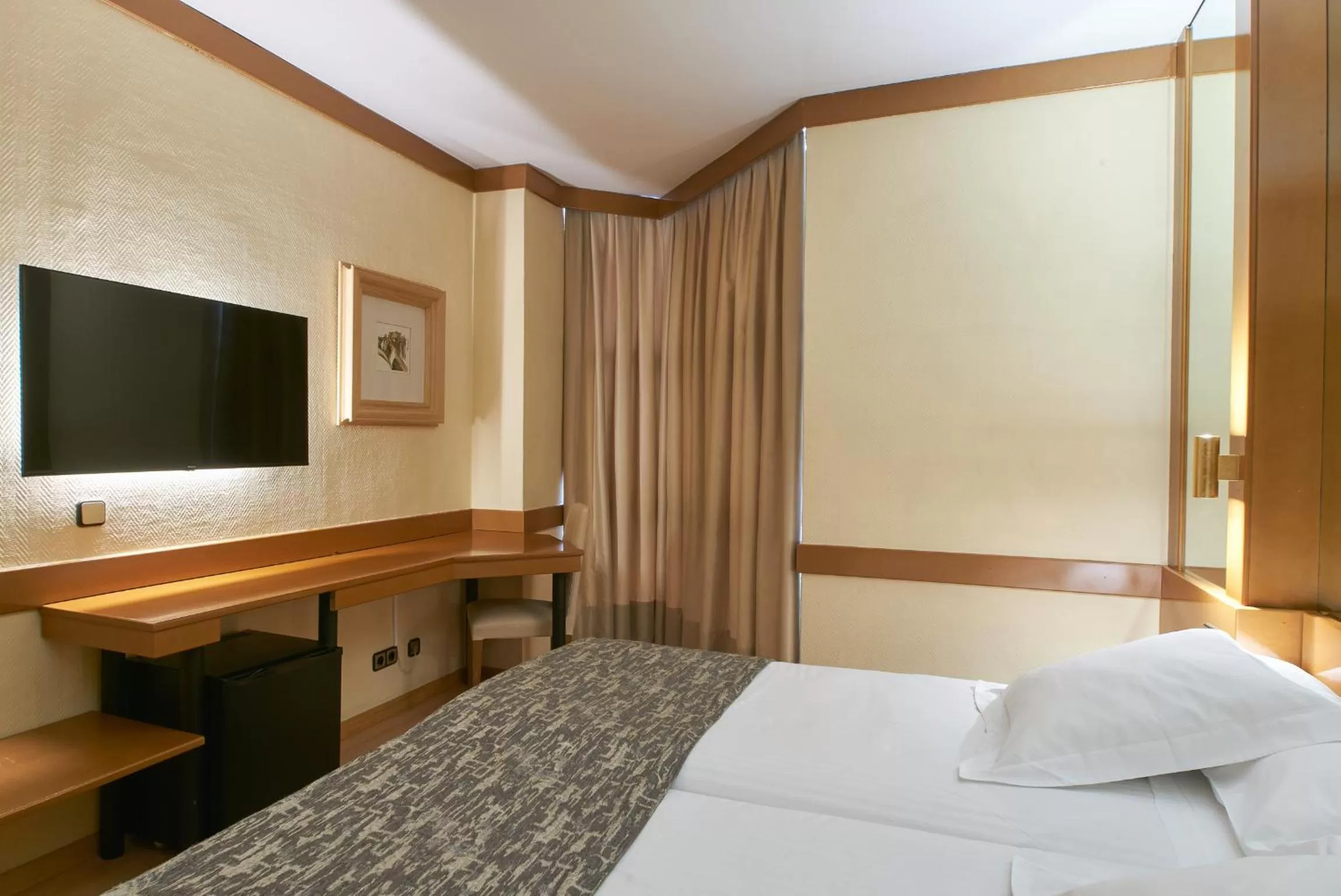 Double or Twin Room with parking included in Los Arcos