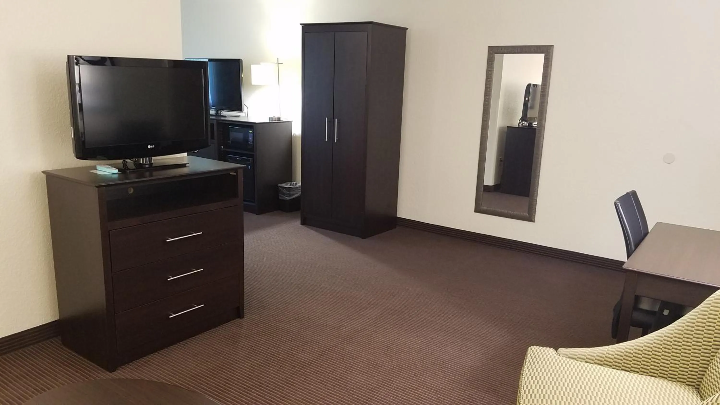 Premier King Suite - Non-Smoking in AmericInn by Wyndham Rhinelander