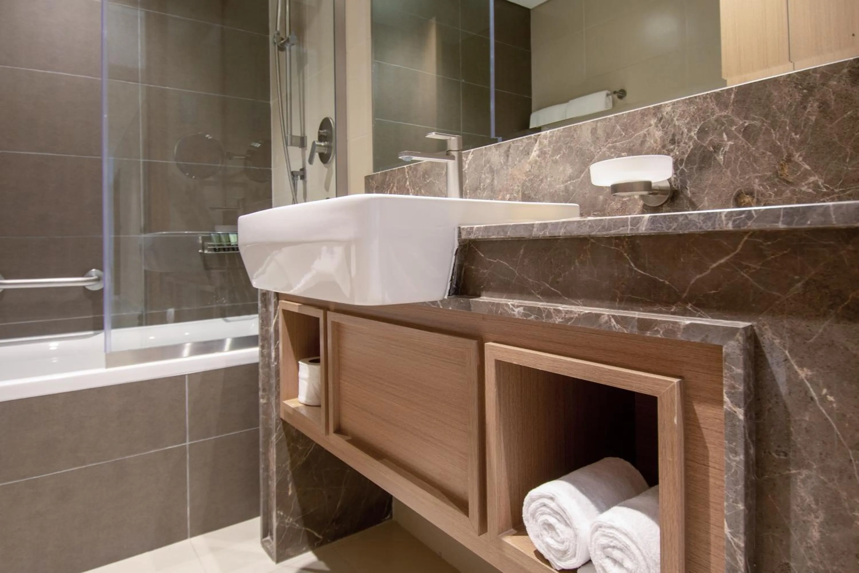 Premium Two-Bedroom Apartment - Inclusive of complimentary shuttle bus to Deira City Center & Dubai Festival City Mall in Jood Hotel Apartments