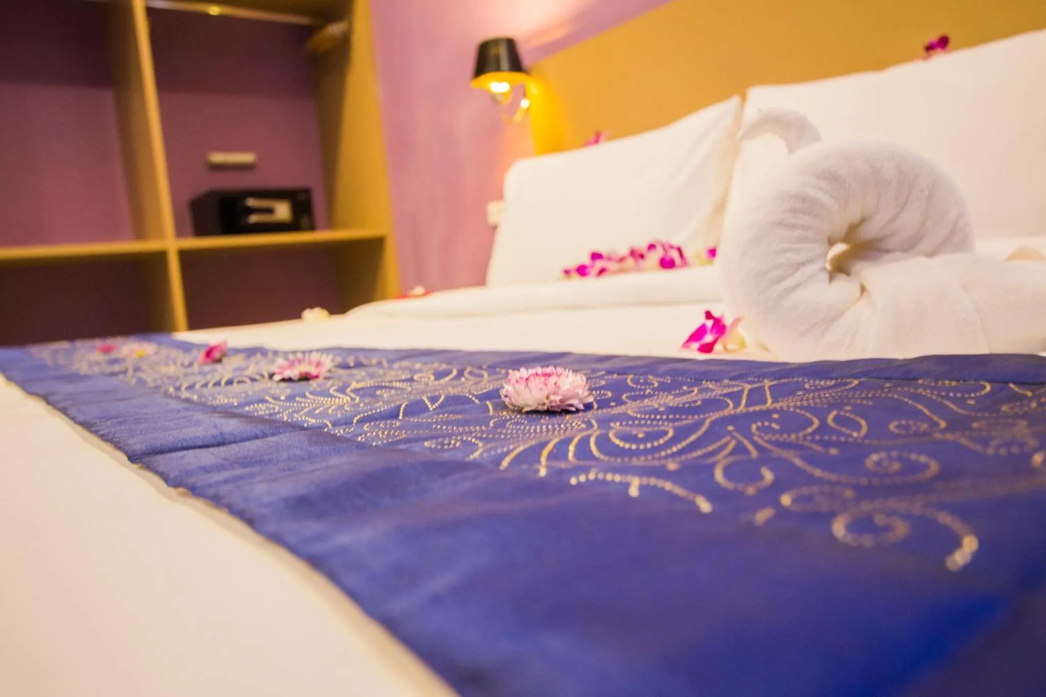 Deluxe Double Room with Bath in Behind The Scene Hotel Club @ Samui