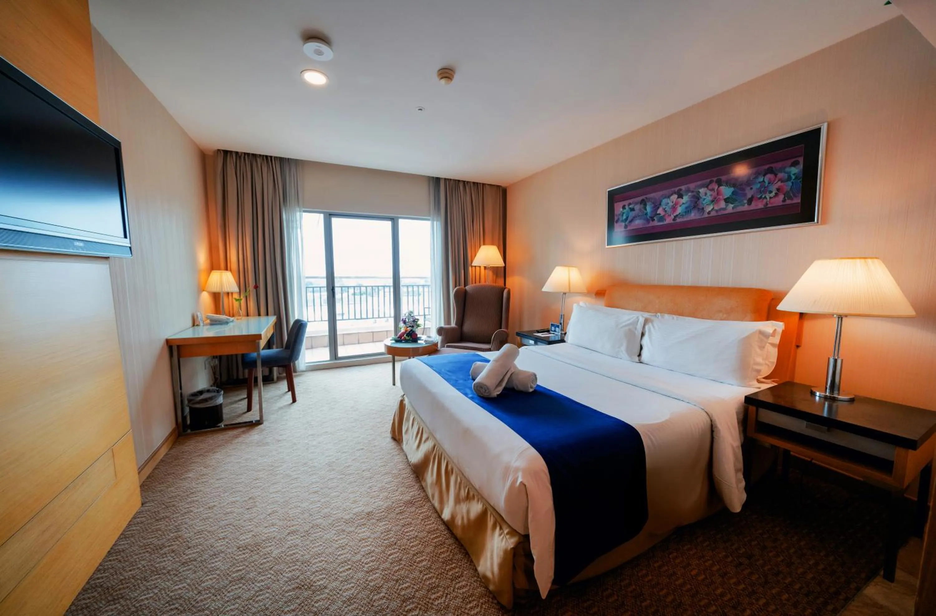 Deluxe Queen Room in Royale Chulan The Curve