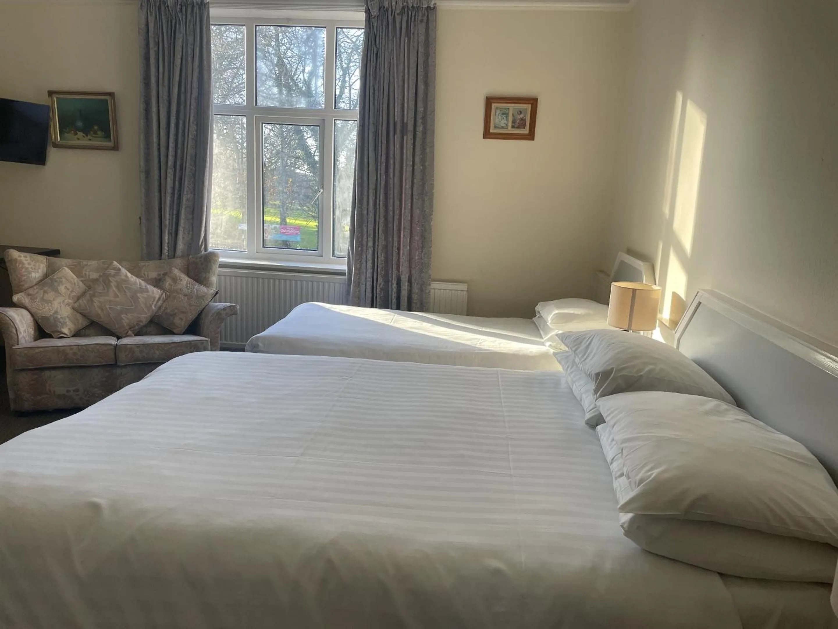 Deluxe Triple Room in Emerald Residence