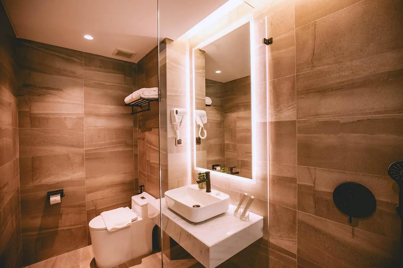 Superior Queen Room in The Maximilian Hotel