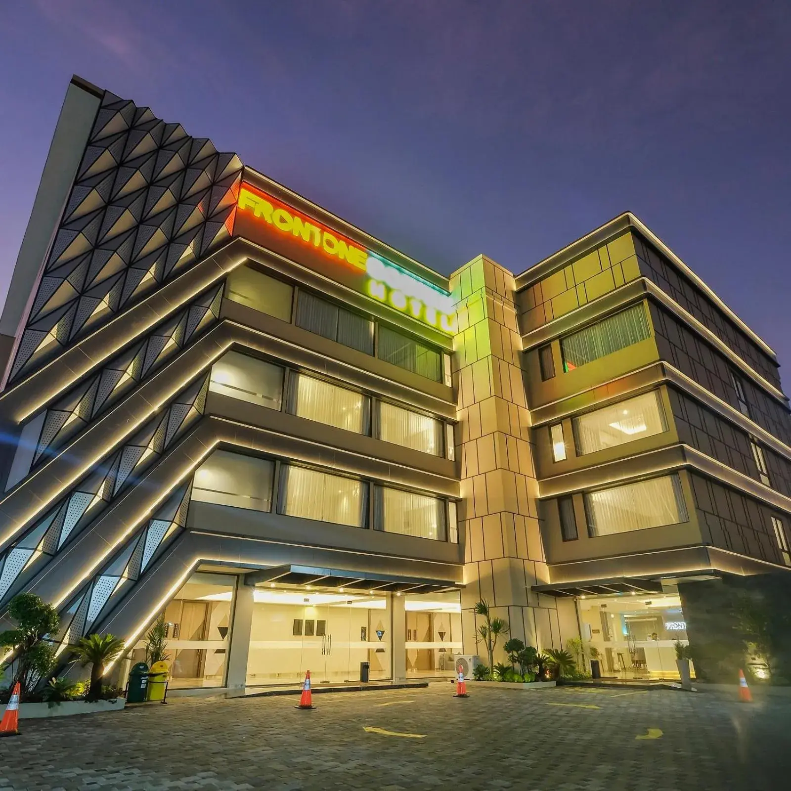 Front One Gosyen Hotel Salatiga Front One Gosyen Hotel Salatiga