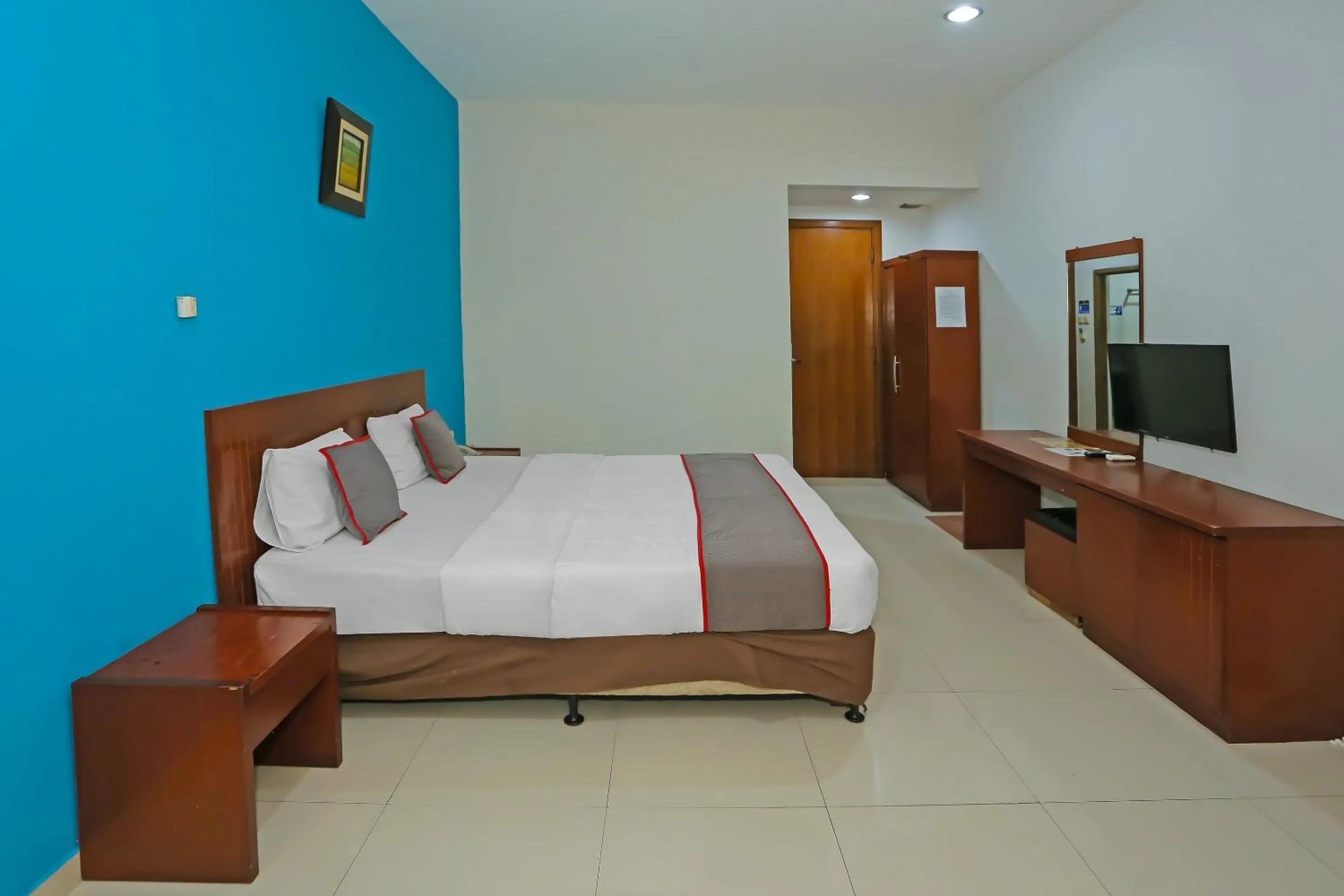 Deluxe Suite in Townhouse OAK Hotel Fiducia Pasar Minggu