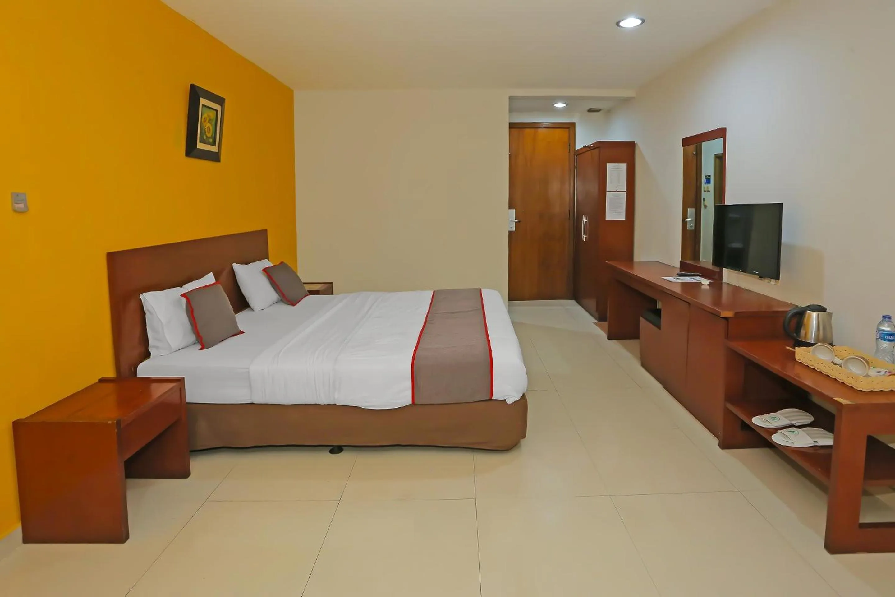 Standard Double Room in Townhouse OAK Hotel Fiducia Pasar Minggu
