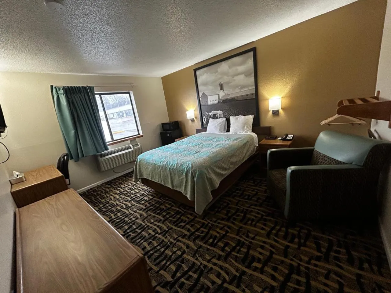 Queen Bed Accessible in OYO West Point Inn