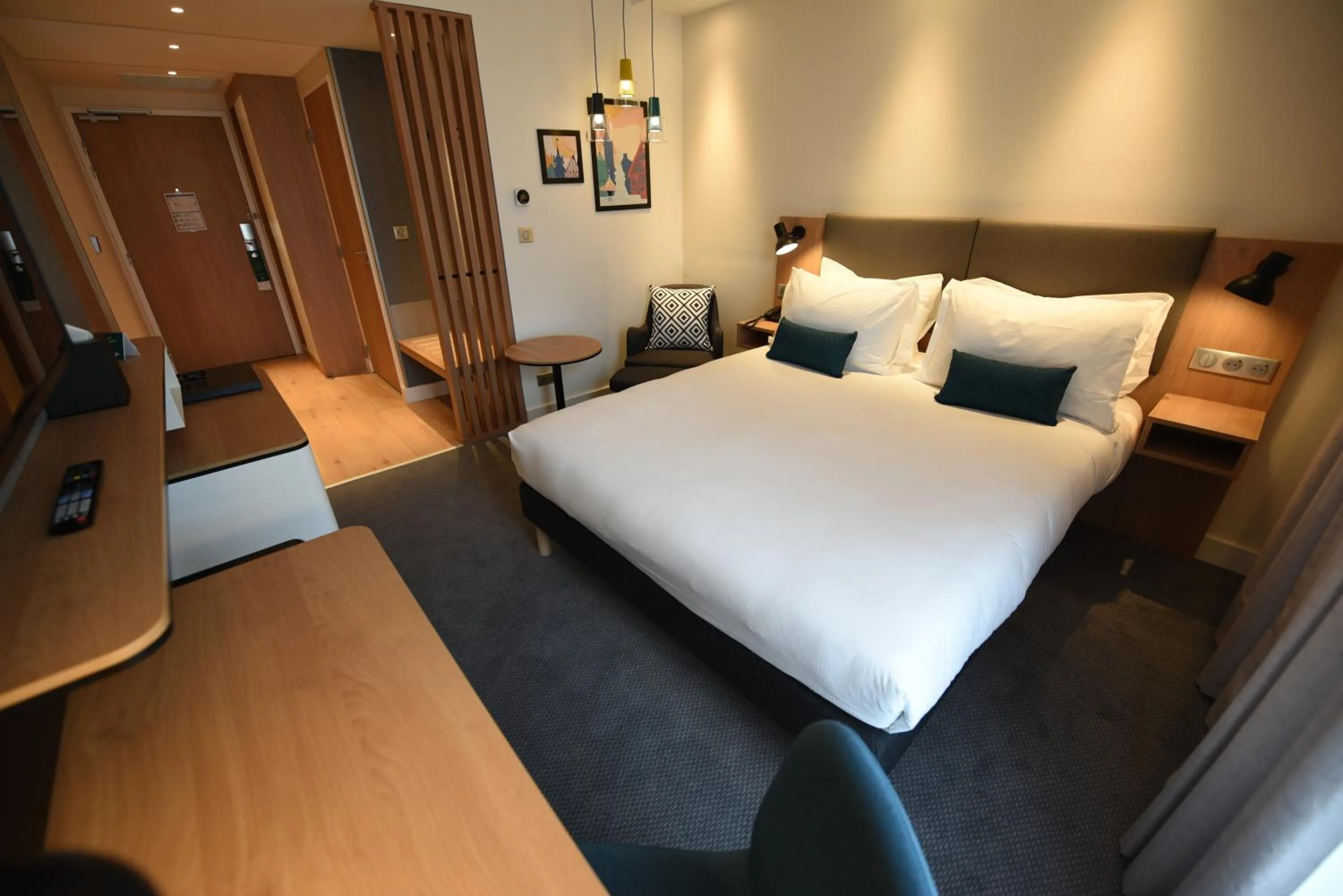 Standard Queen Room in Holiday Inn Dijon Sud - Longvic by IHG