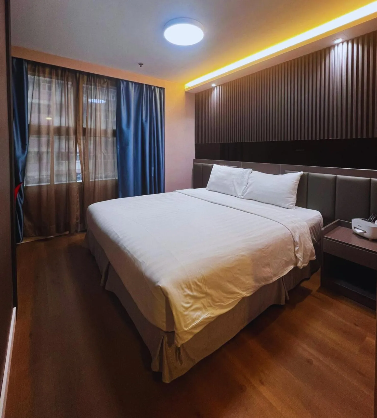 Double or Twin Room in Hennessy Hotel