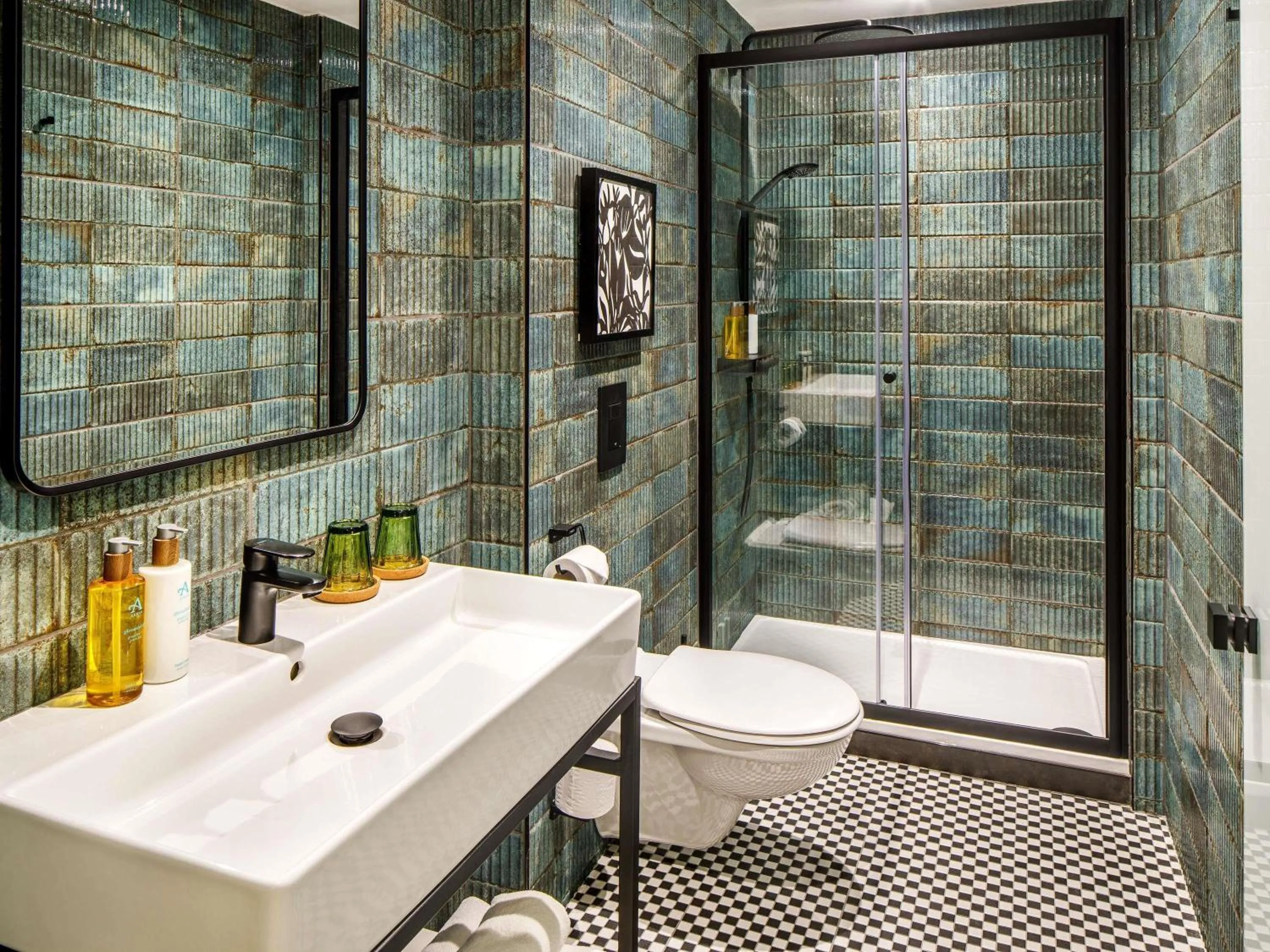 The Works in ibis Styles Edinburgh St Andrew Square