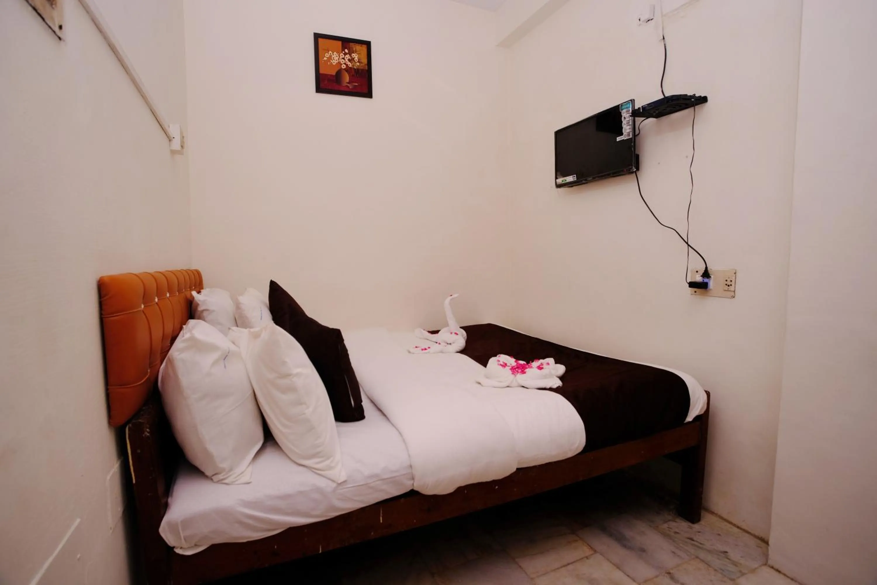Standard Double Room with Fan in Aum Karthikeya Residency - Near Chennai Railway Station