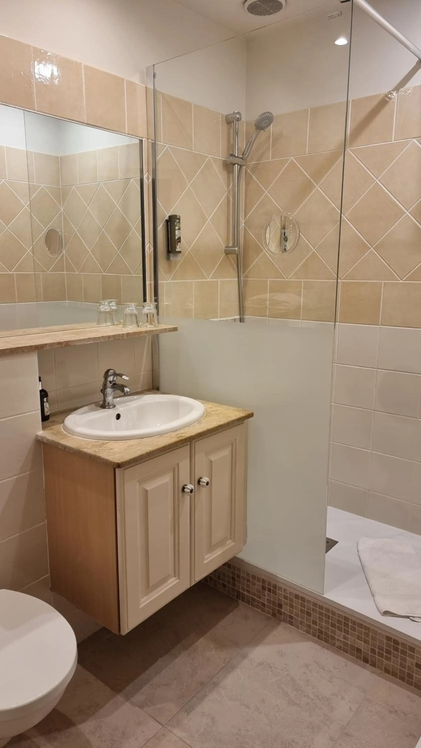 Double Room in Demeures et Châteaux Hôtel L'Hermitage