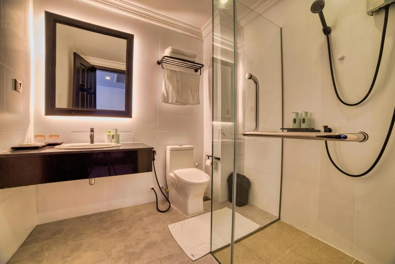 Suite in Bodee Corner