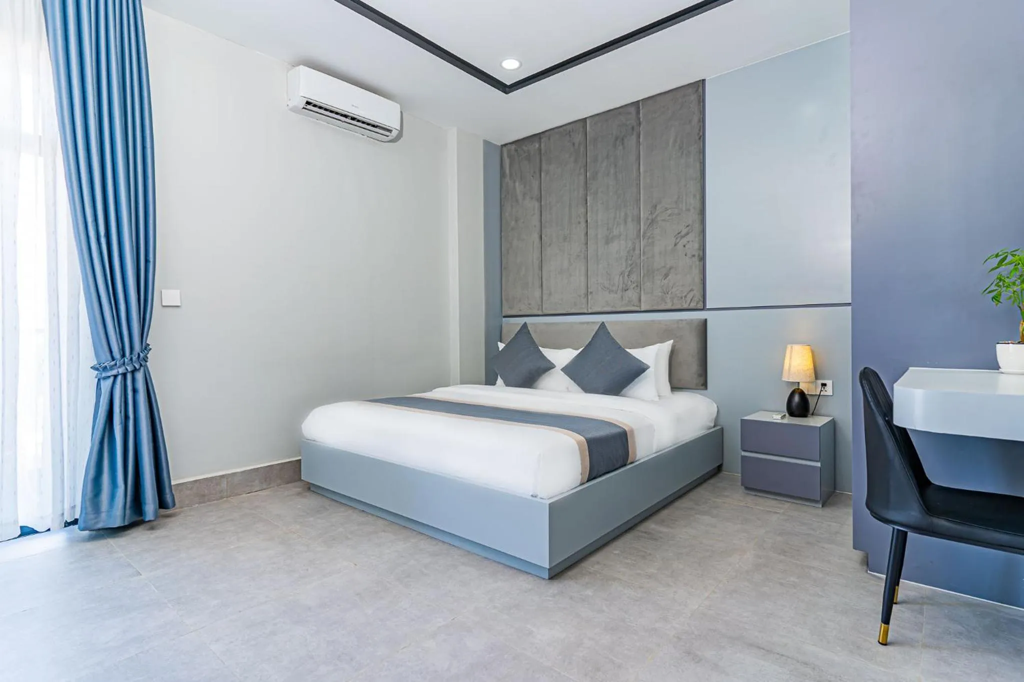 Deluxe Double Suite With Balcony in The Square Kampot Hotel