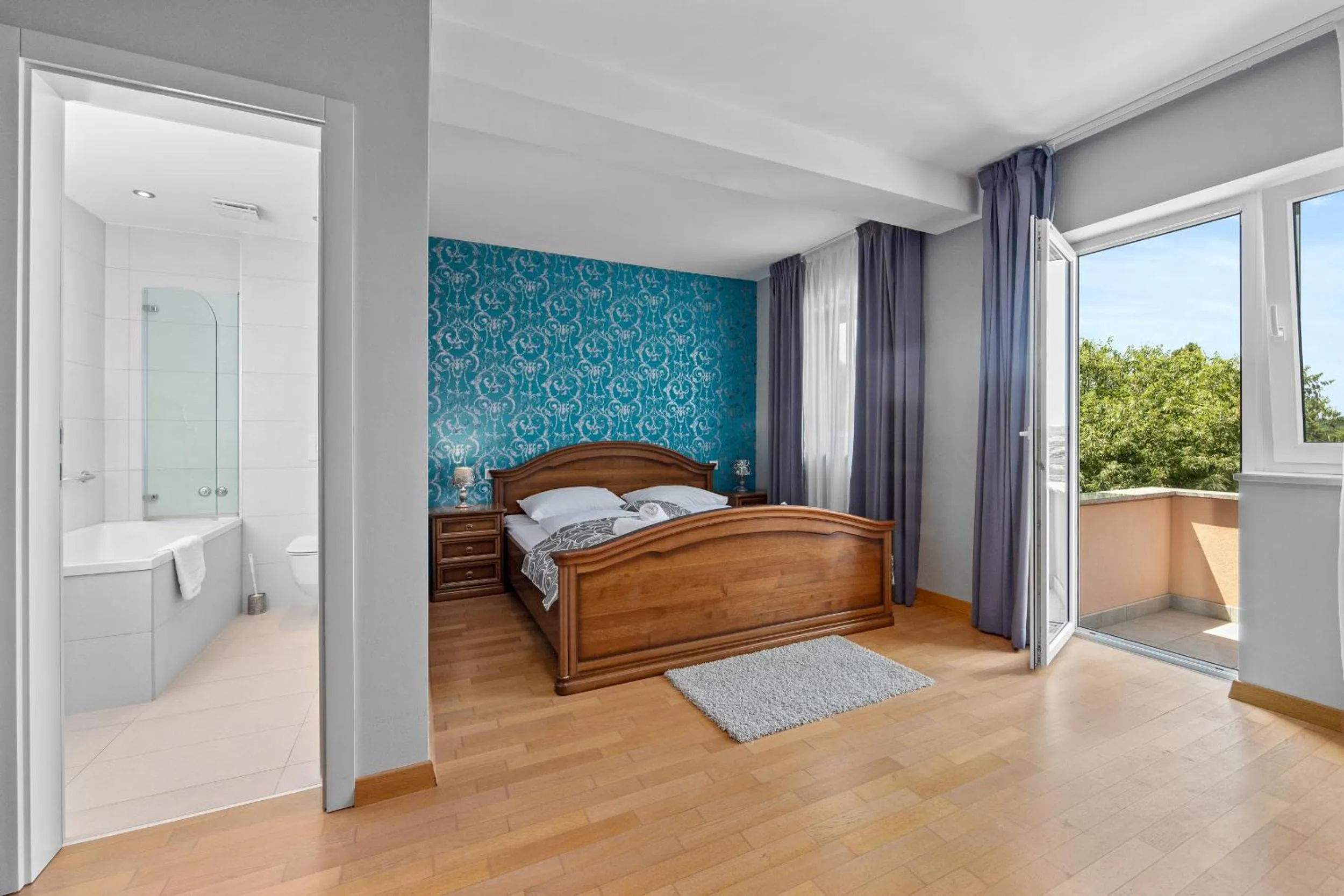 Superior Queen Room in Minerva Hotel