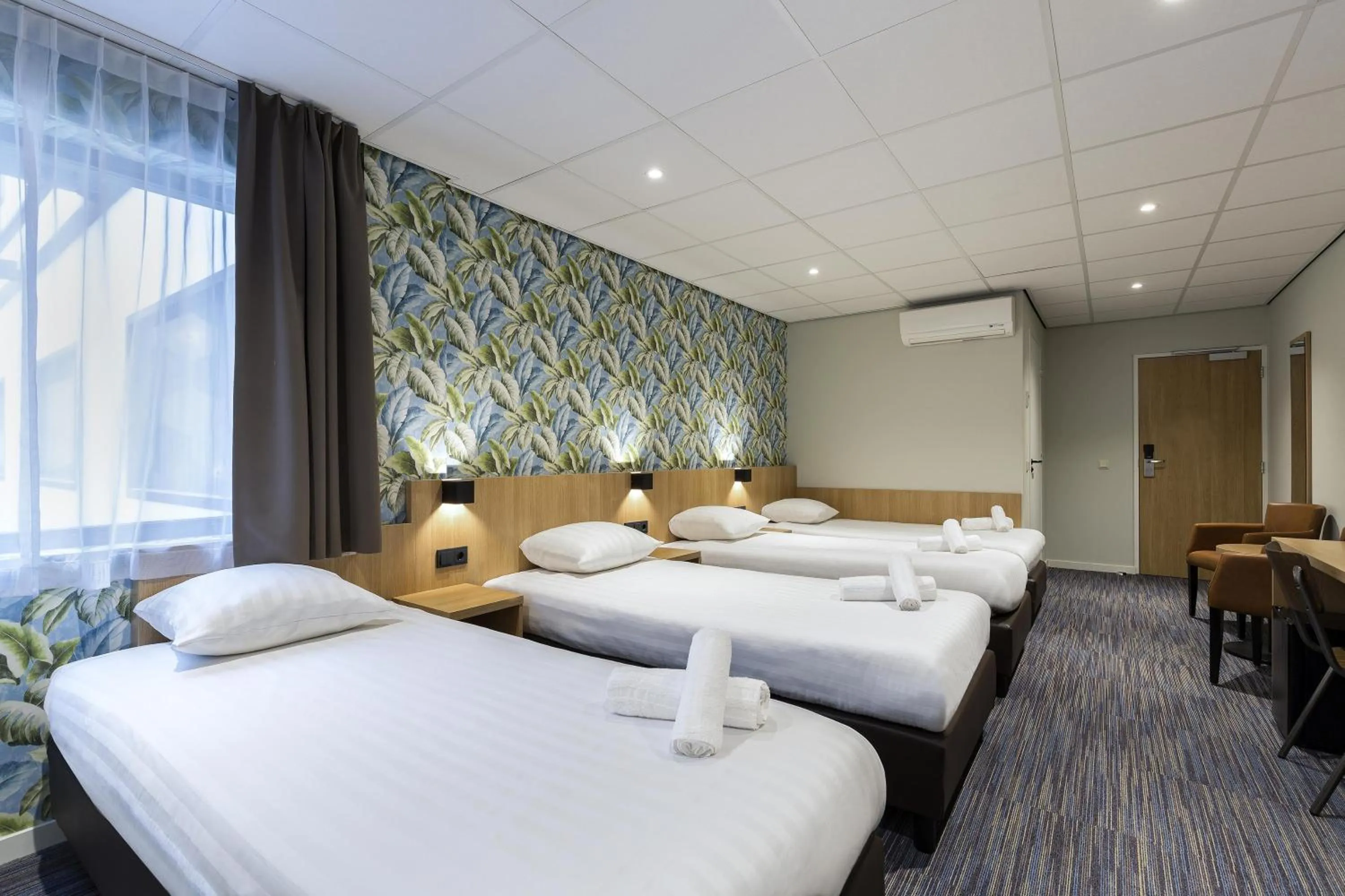 Comfort Quadruple Room in Best Western Amsterdam