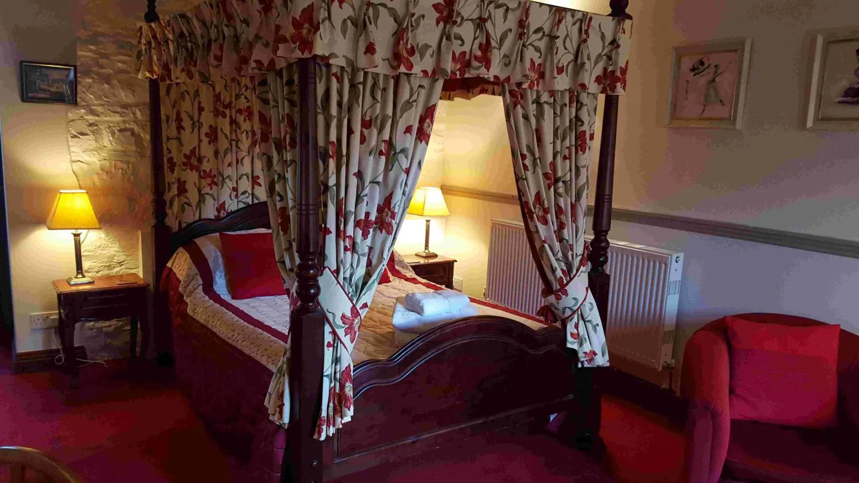 Deluxe King Room in The Walnut Tree