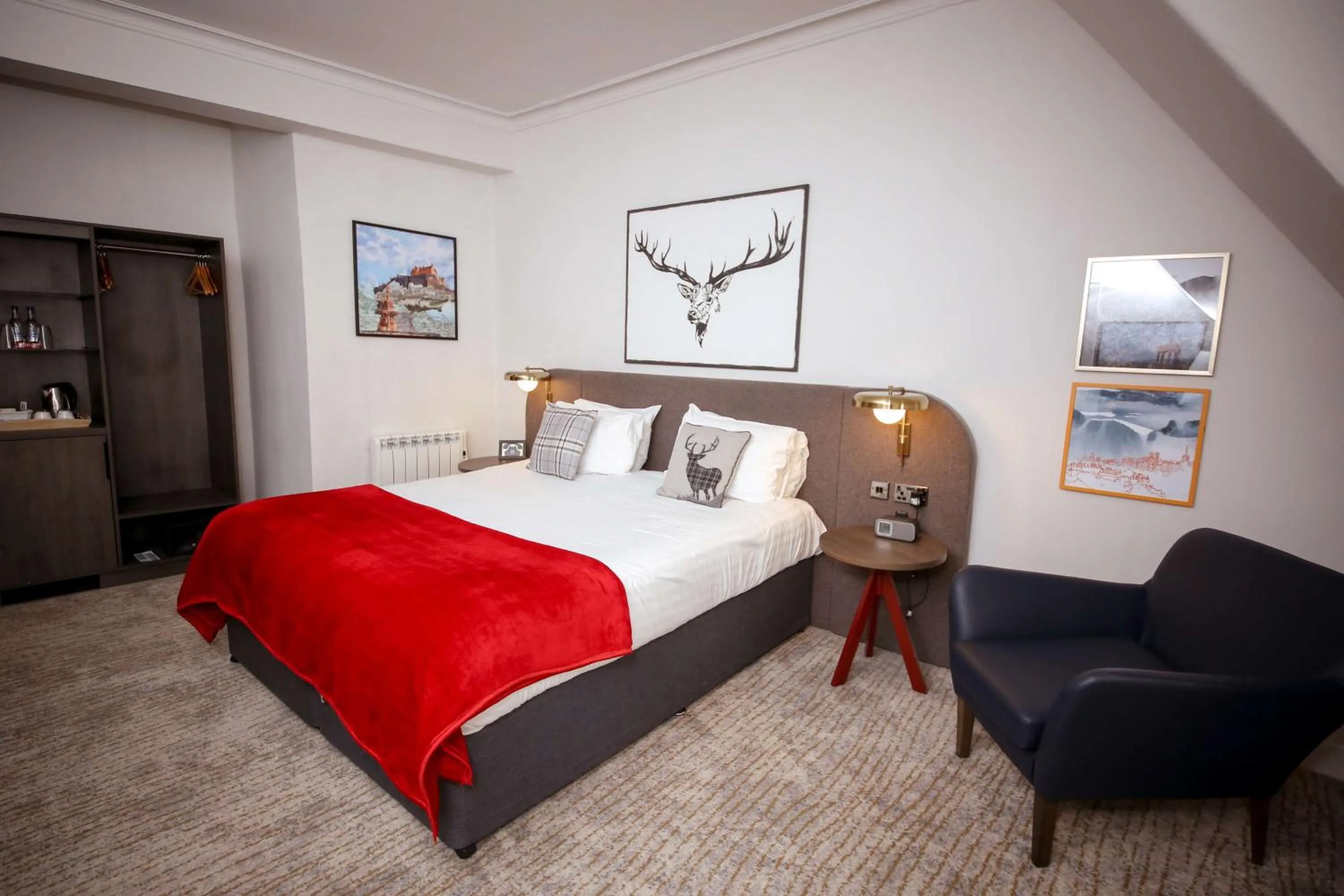 Executive King Room with Sofa Bed - Non-Smoking in Bruntsfield Hotel