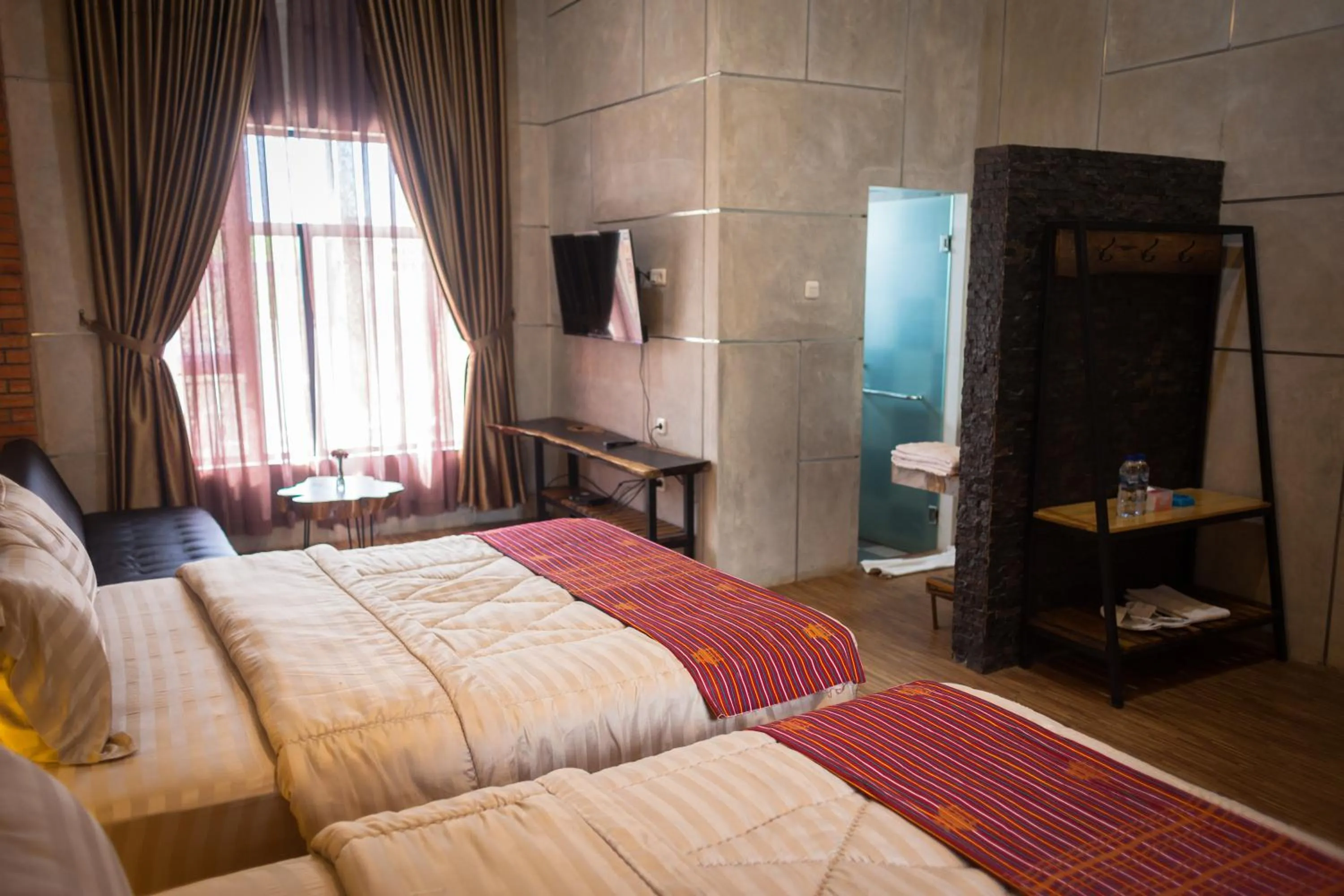 Deluxe Quadruple Room in Pariban Hotel