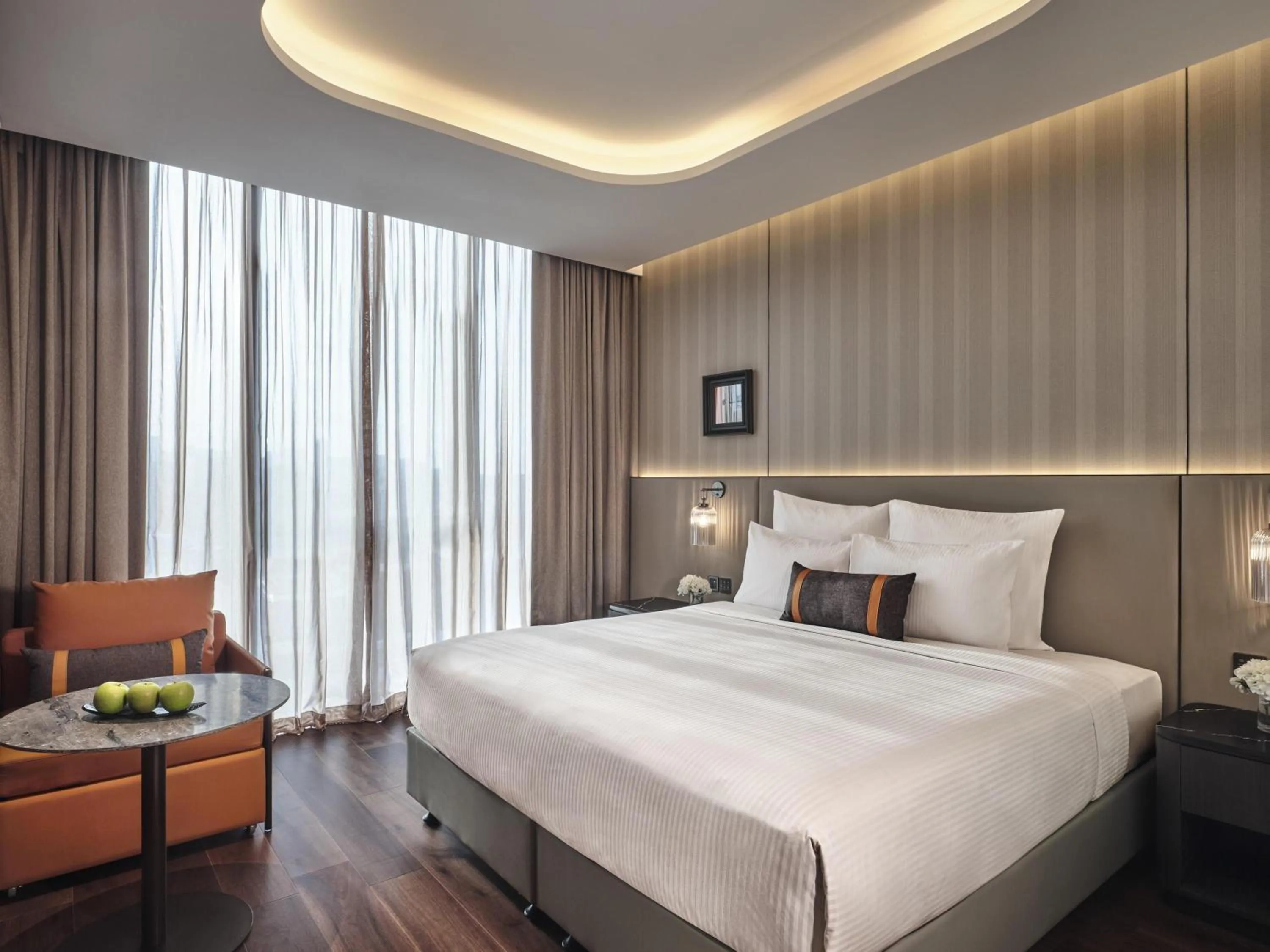 Executive King Room, Lounge Access, High Floor, Bay View in Pullman Singapore Hill Street