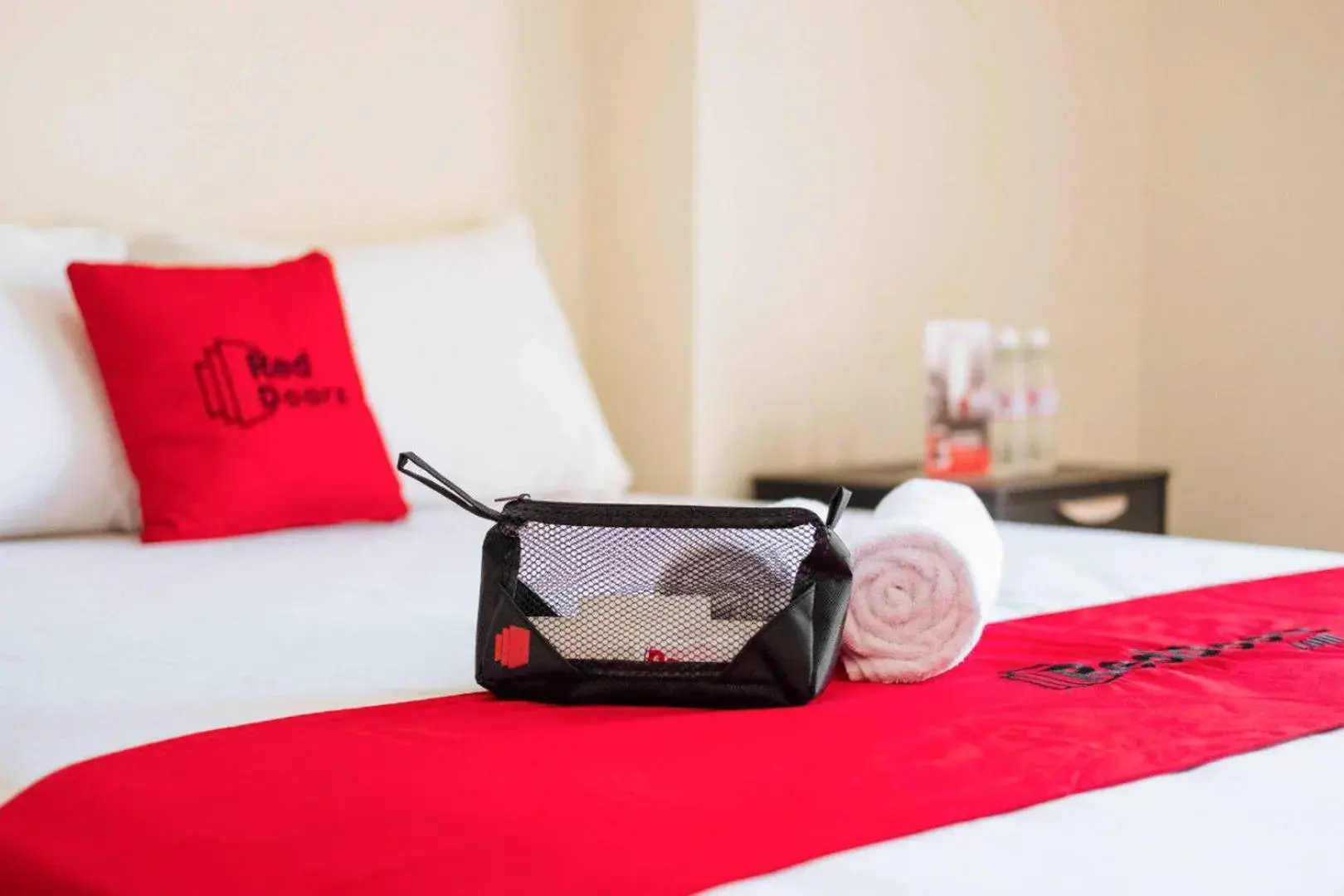 RedDoorz Syariah @ Jatiwangi Guest House 2 Cafe & Resto RedDoorz Syariah @ Jatiwangi Guest House 2 Cafe & Resto