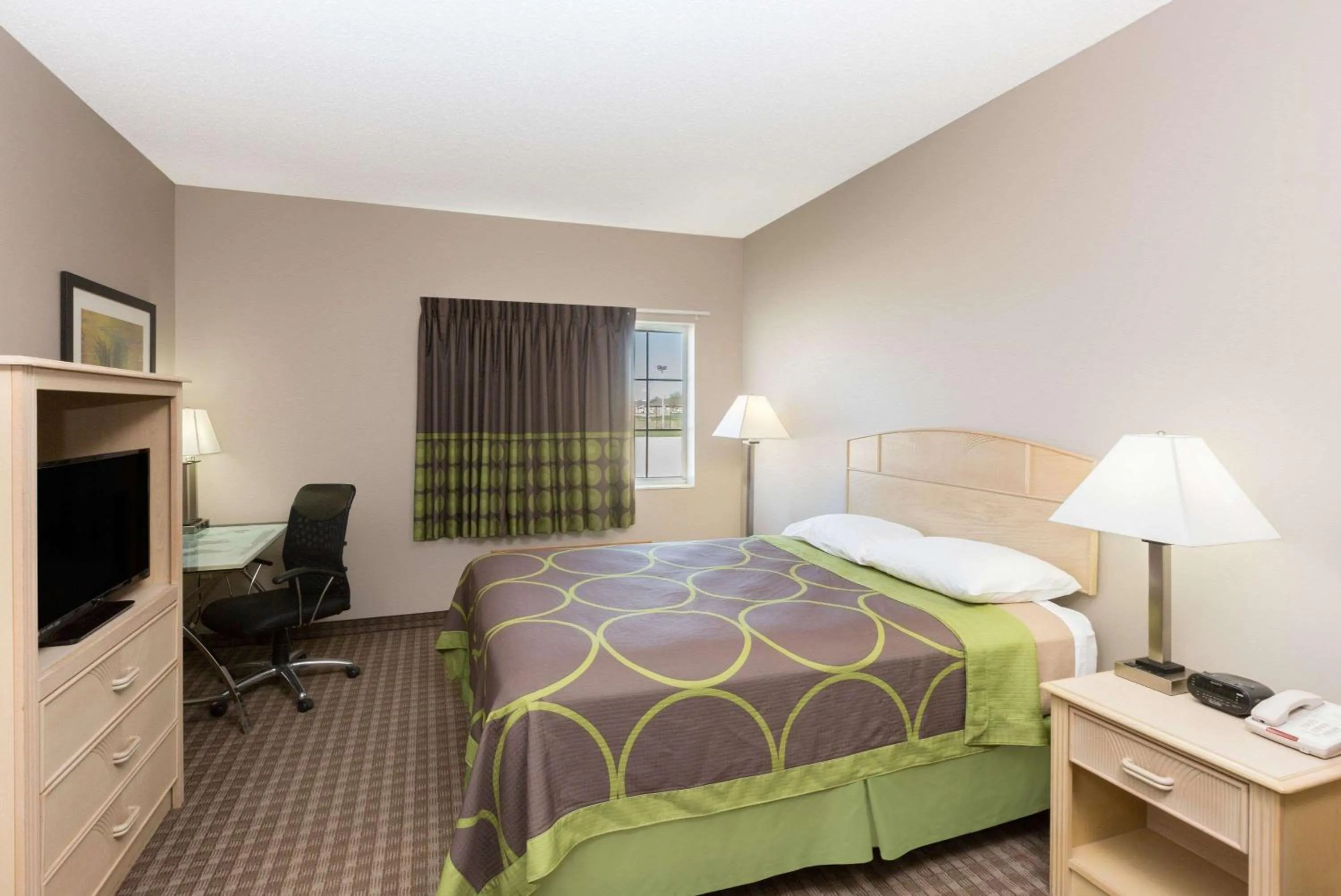 Queen Room - Non-Smoking in Super 8 by Wyndham Carroll/East