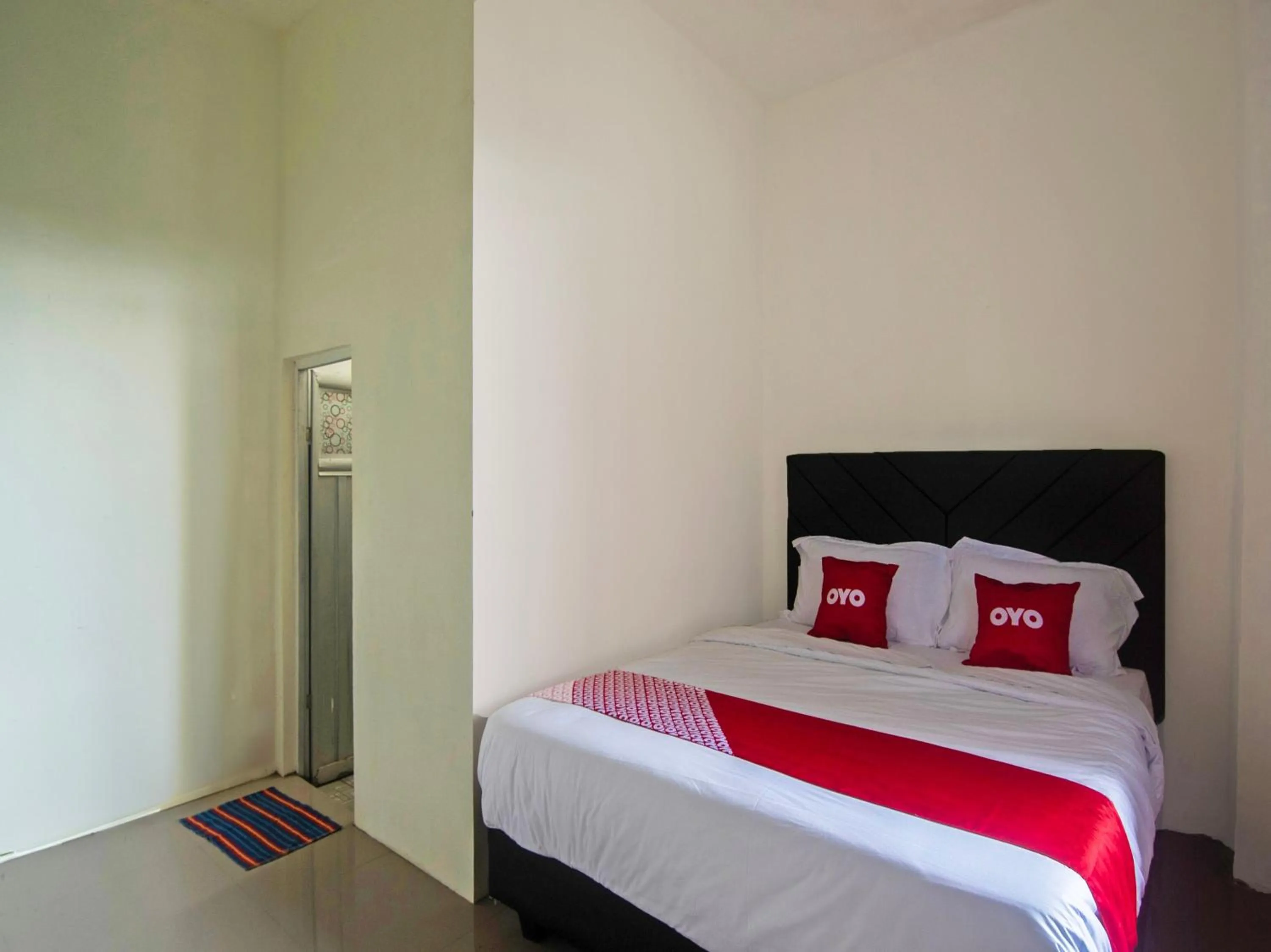 Standard Double Room in Hotel O Miracle Kost