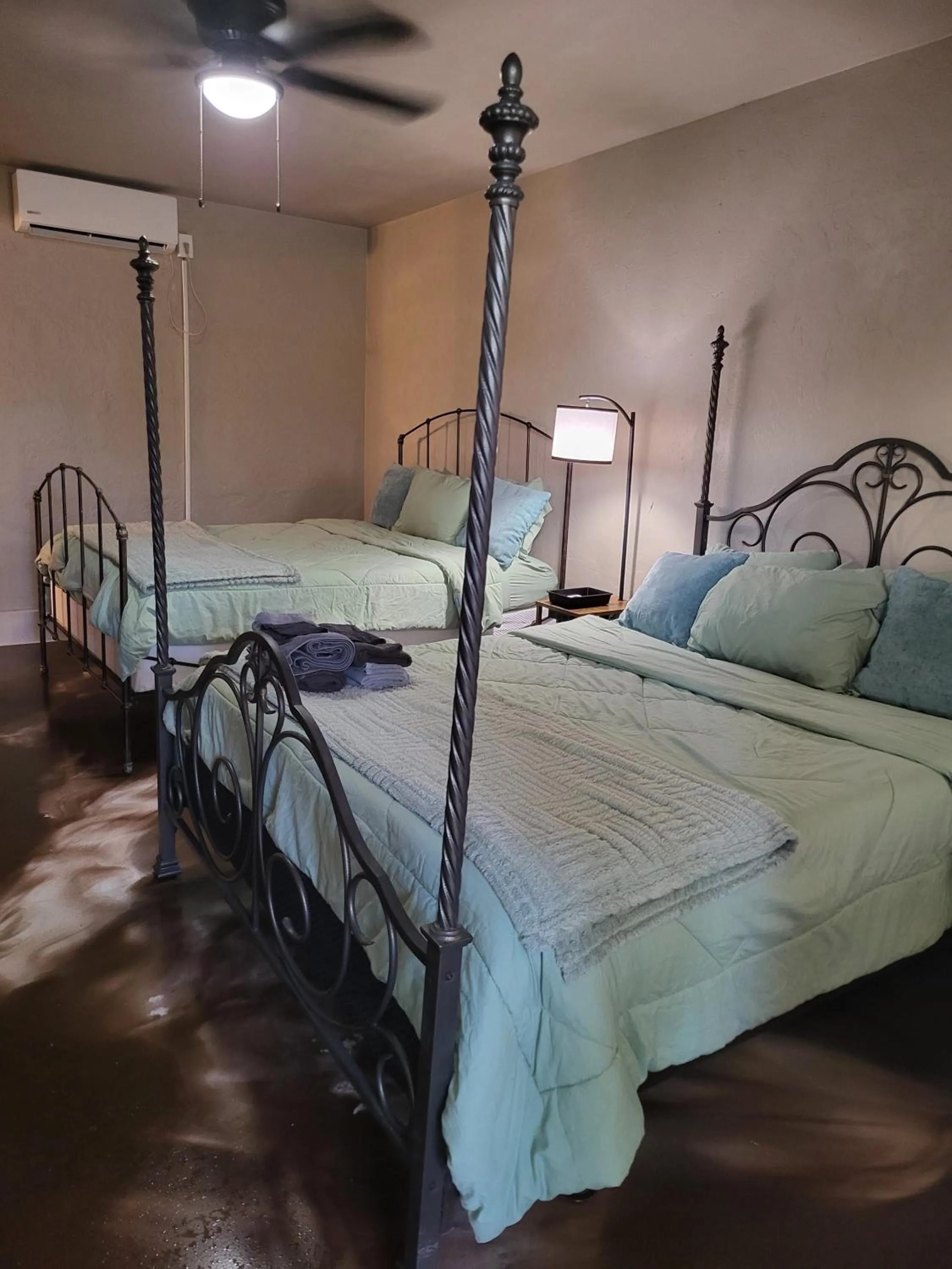 Deluxe Queen Room with Two Queen Beds in Shamrock Cove Inn