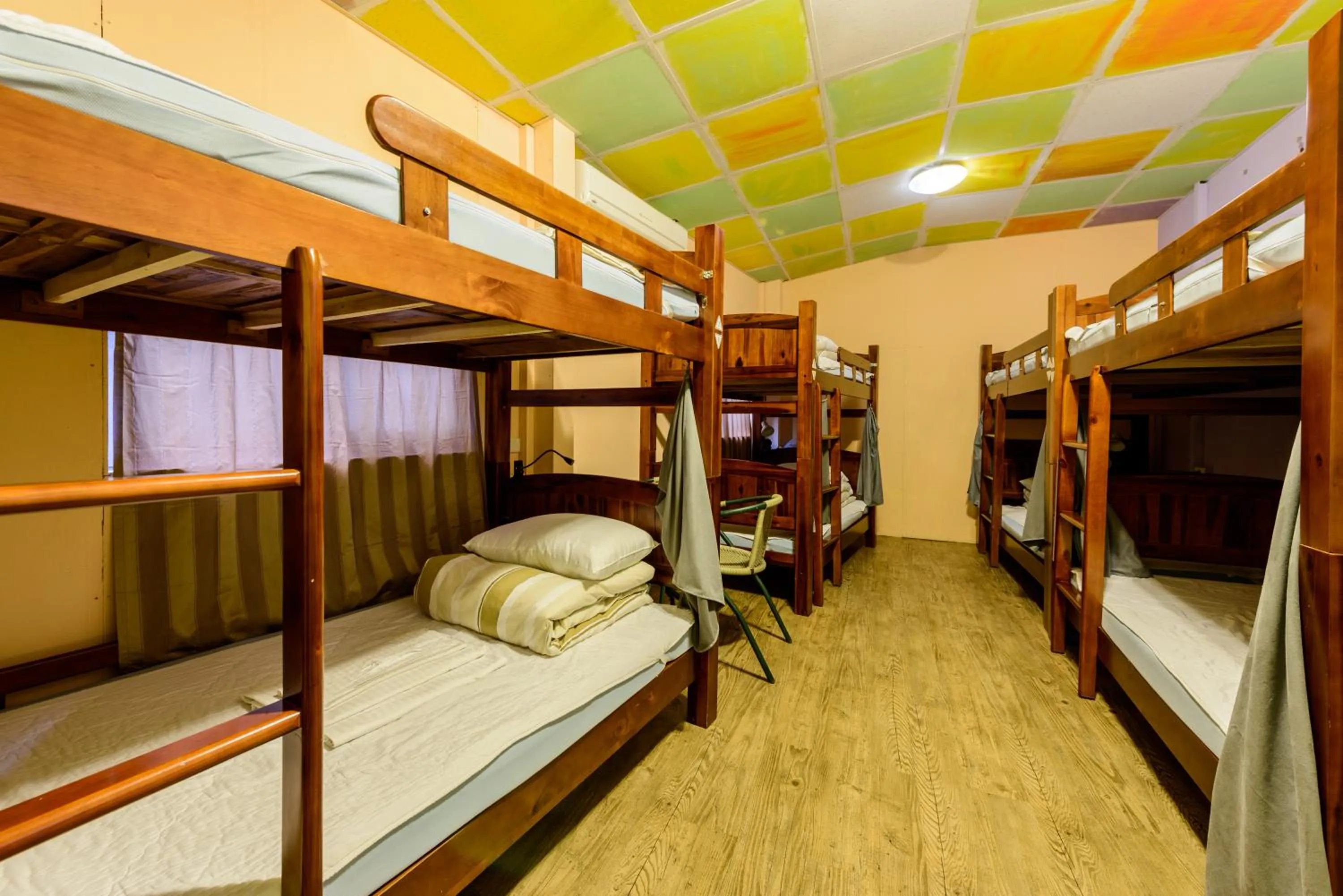 Single Bed in 8-Bed Mixed Dormitory Room in On My Way Jiufen Hostel 途中九份青旅民宿