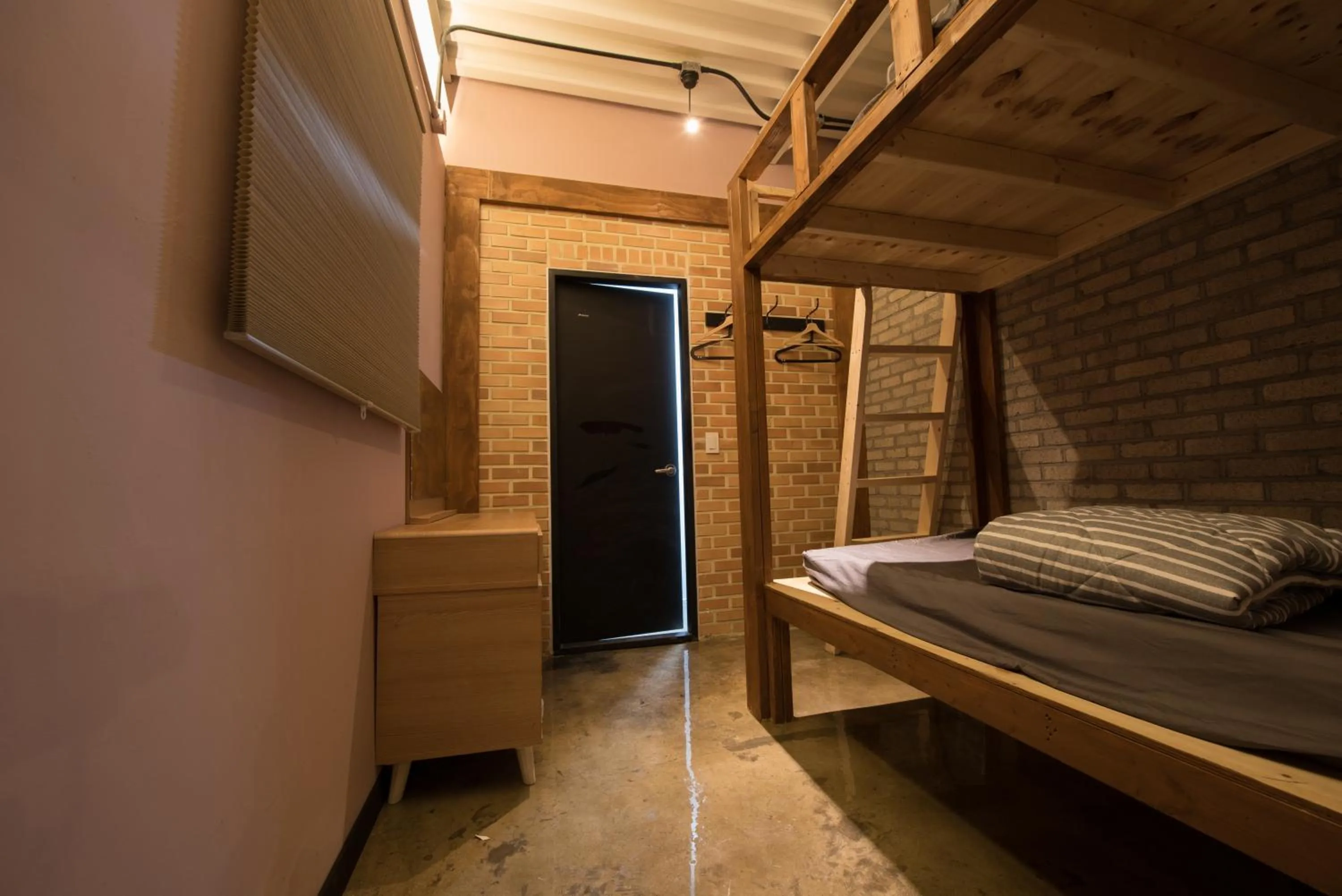 Twin Room with Private Bathroom in INNO Hostel & Pub Lounge Hongdae