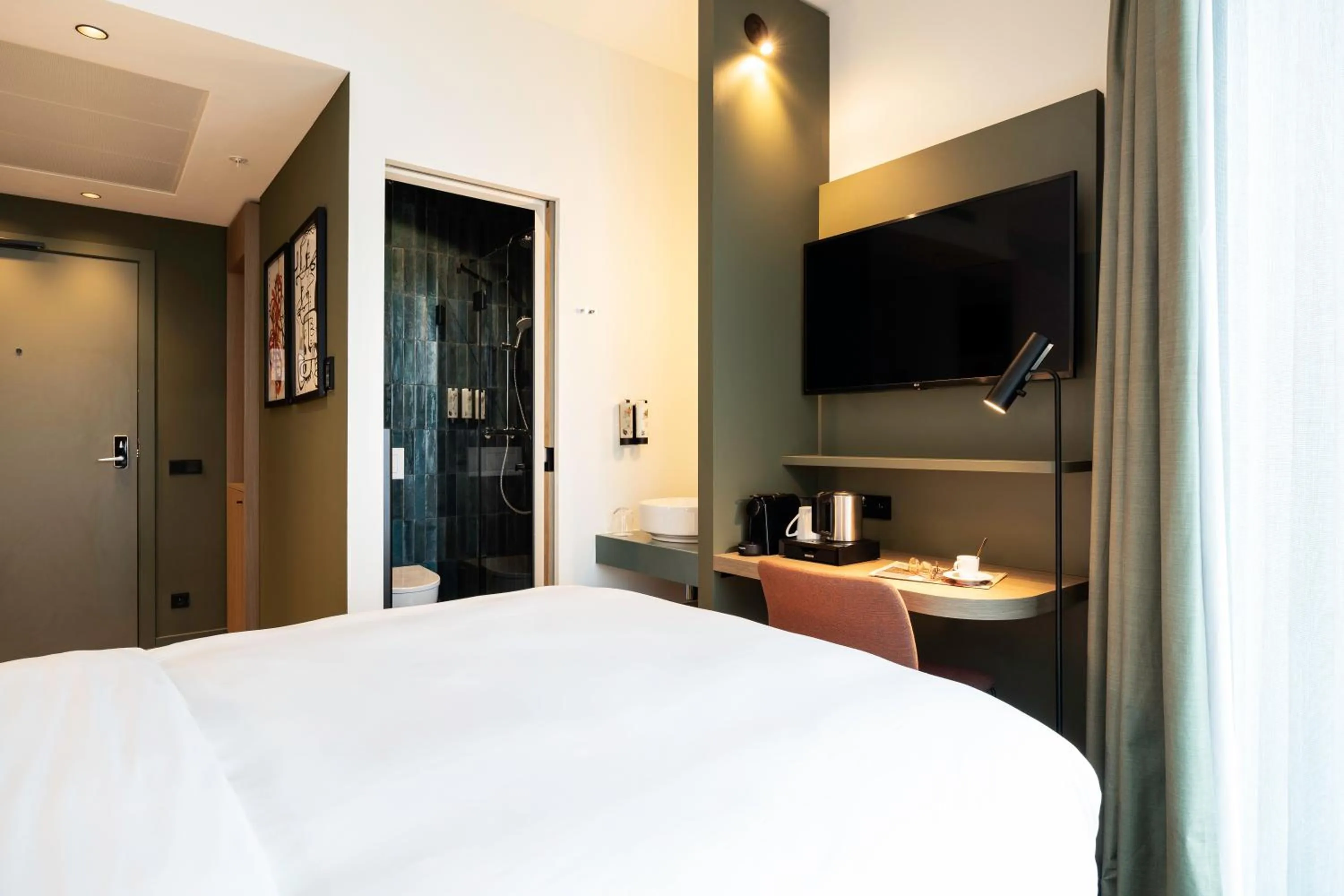 Cozy Queen Room in voco Brussels City North by IHG
