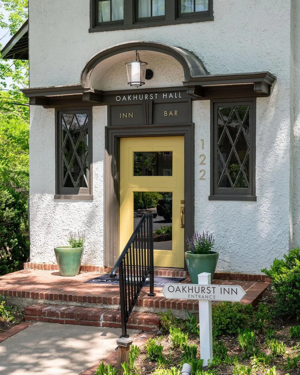 Junior Suite in Oakhurst Inn at the University