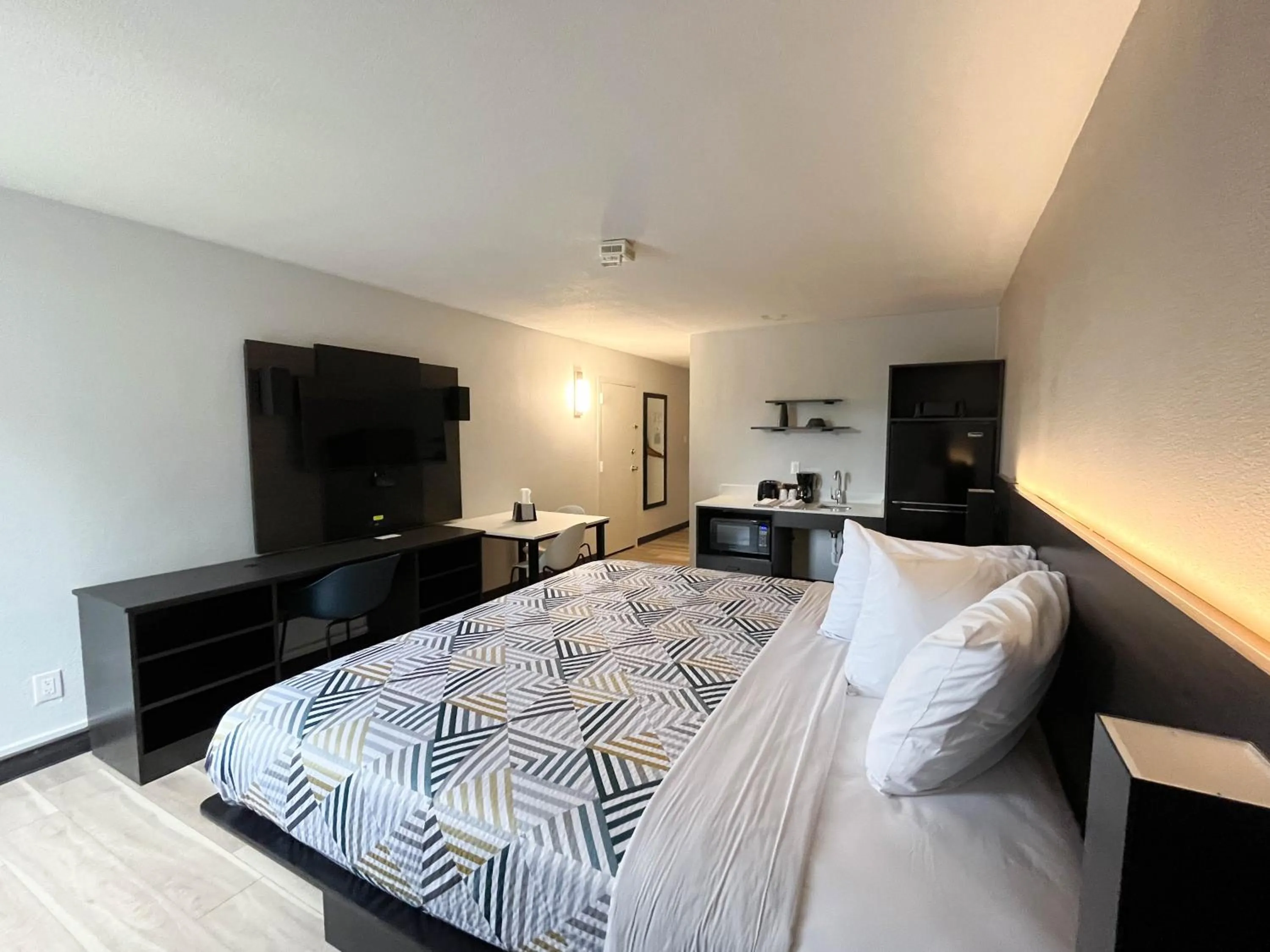 King Room - Non-Smoking in Studio 6 Nacogdoches TX SFA University