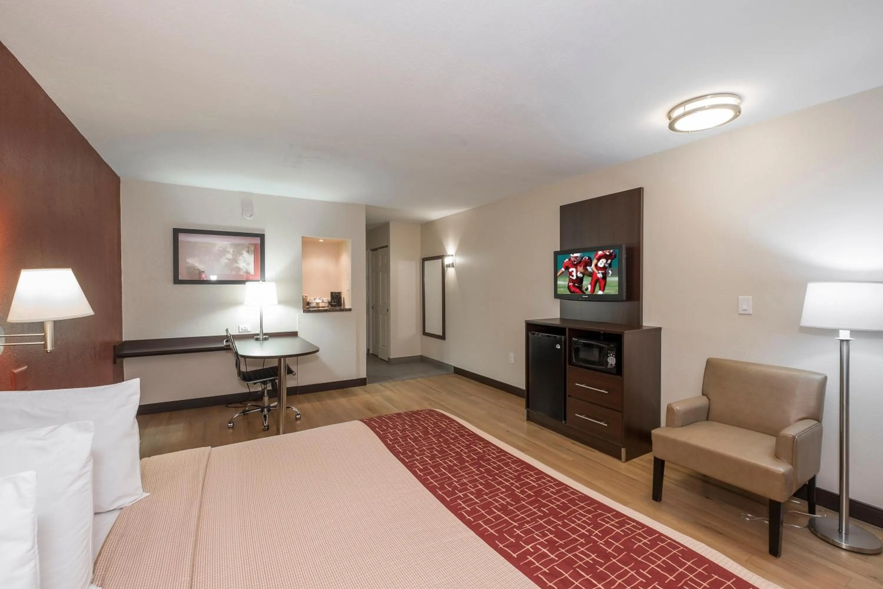 Superior King Room Smoke Free in Red Roof Inn PLUS+ Poughkeepsie